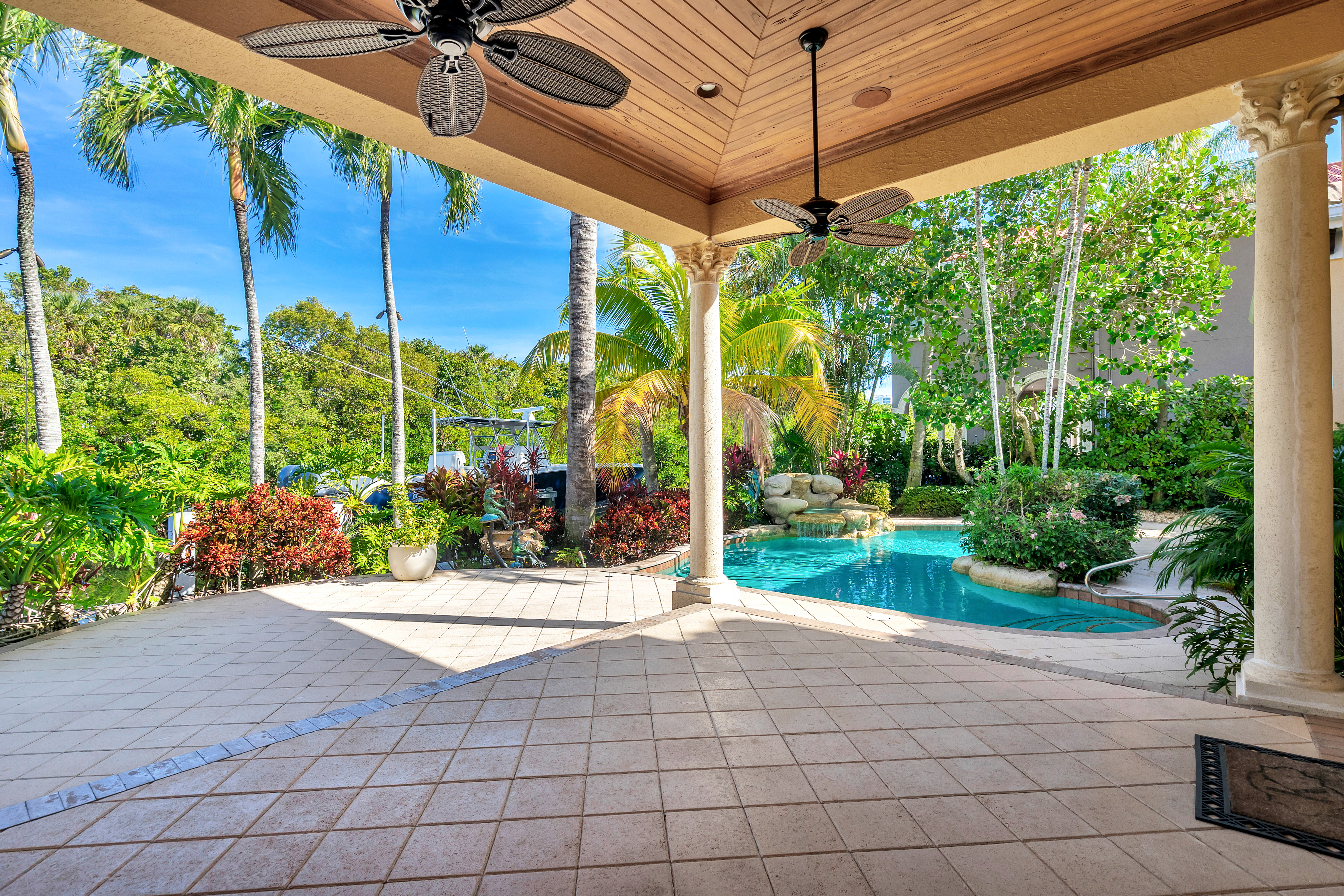 841 Harbour Isles Drive