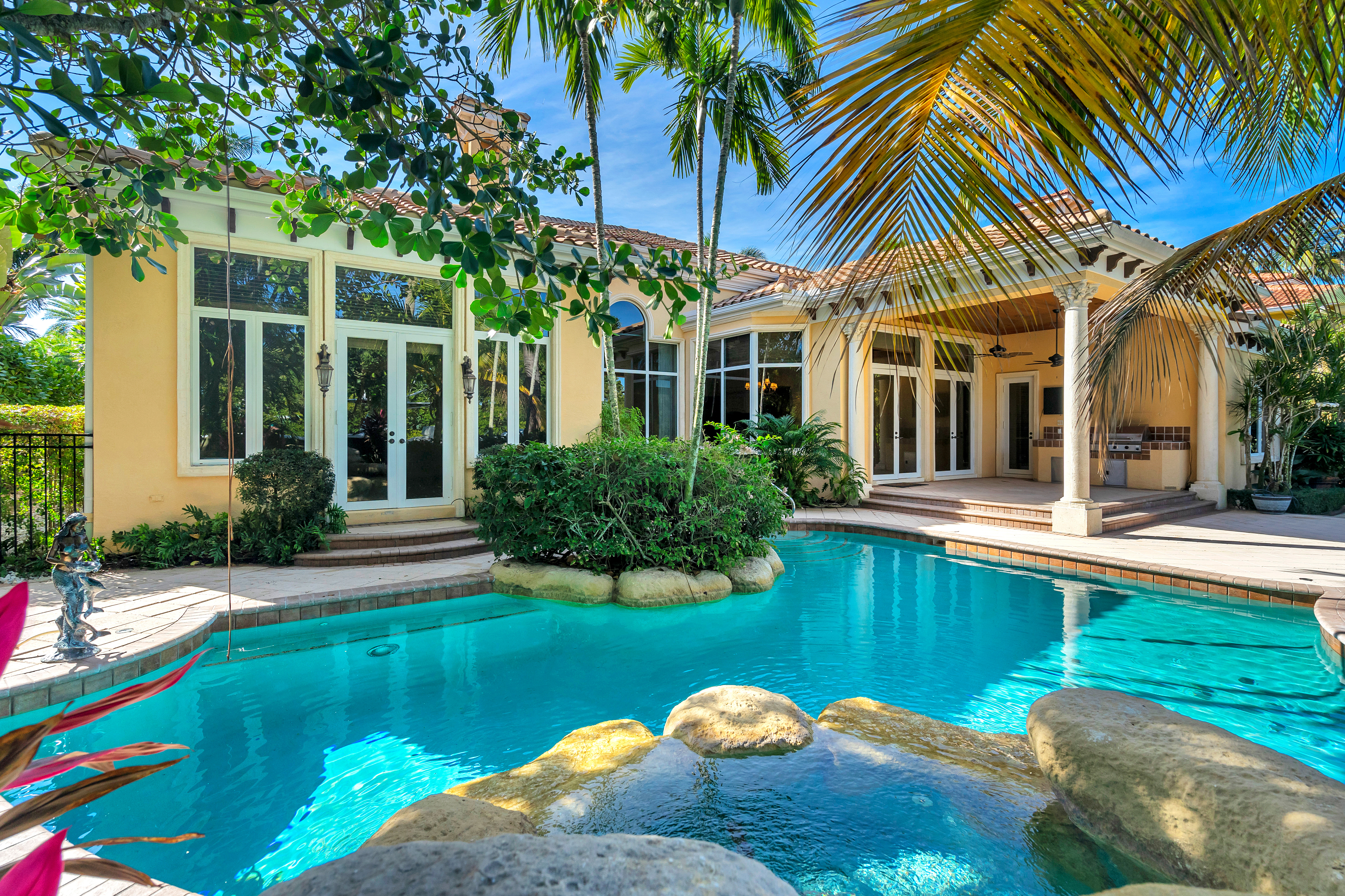 841 Harbour Isles Drive