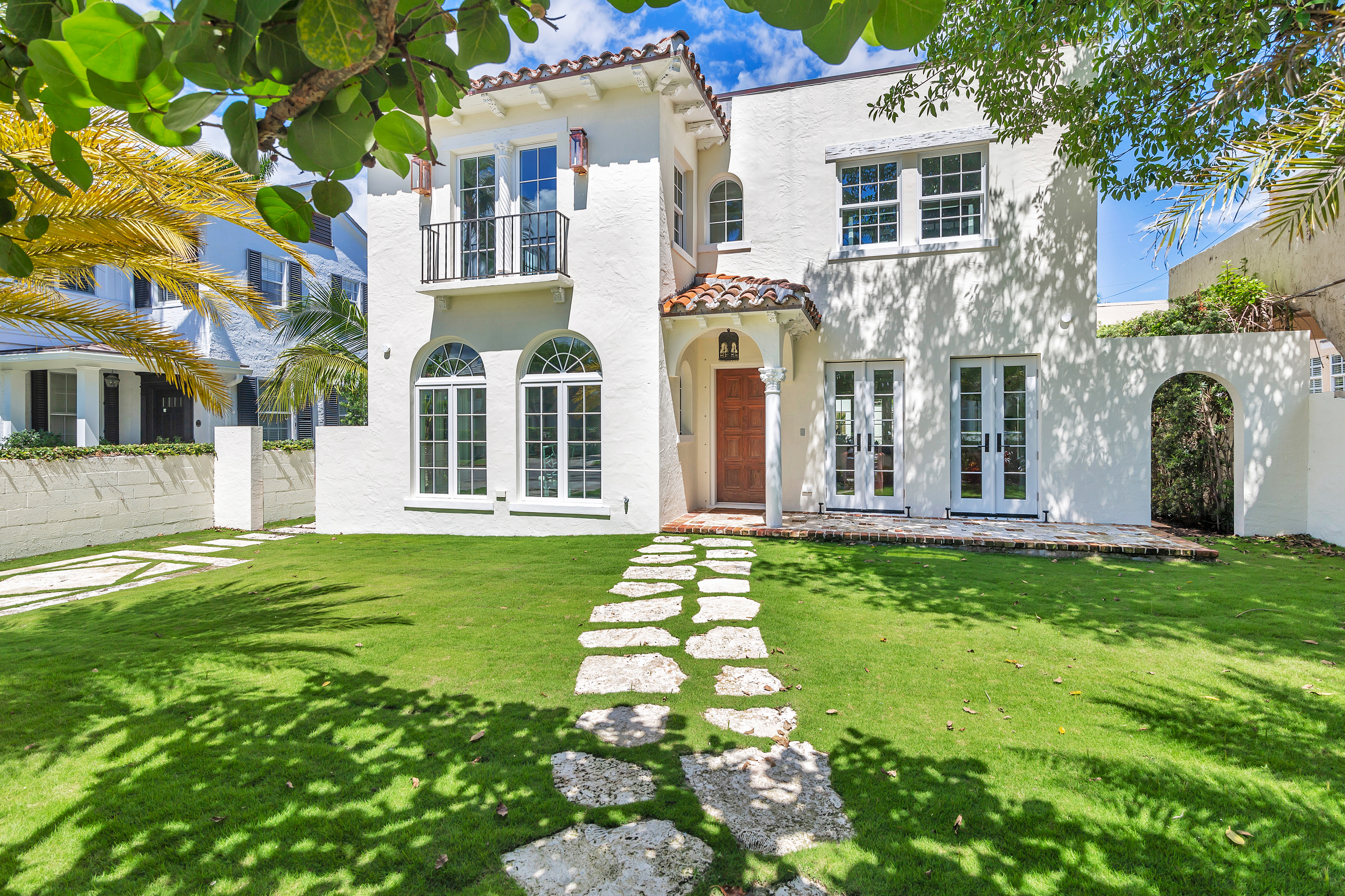 215 Seaspray Avenue