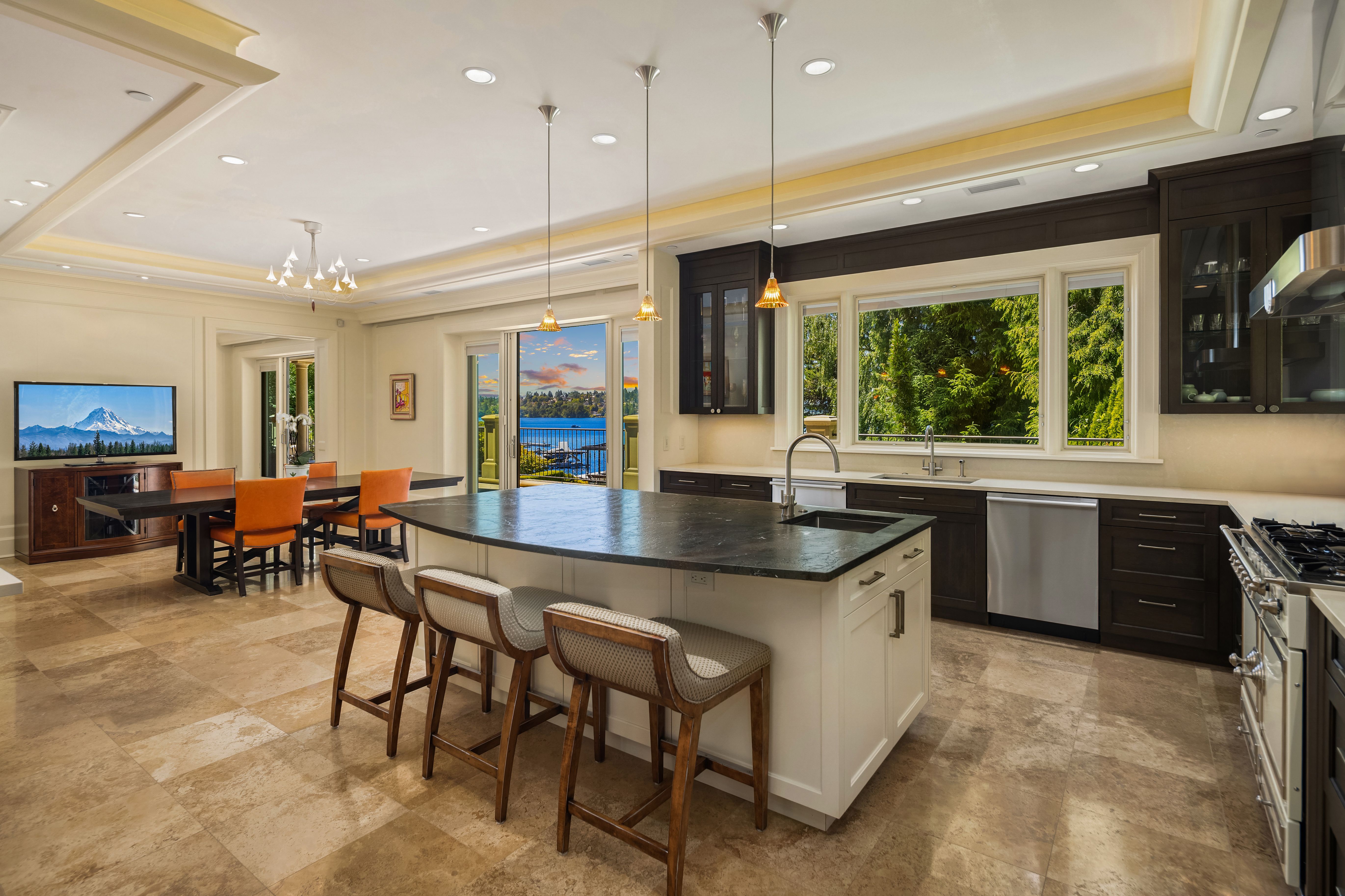 628252 RE Undisclosed, Mercer Island, WA
