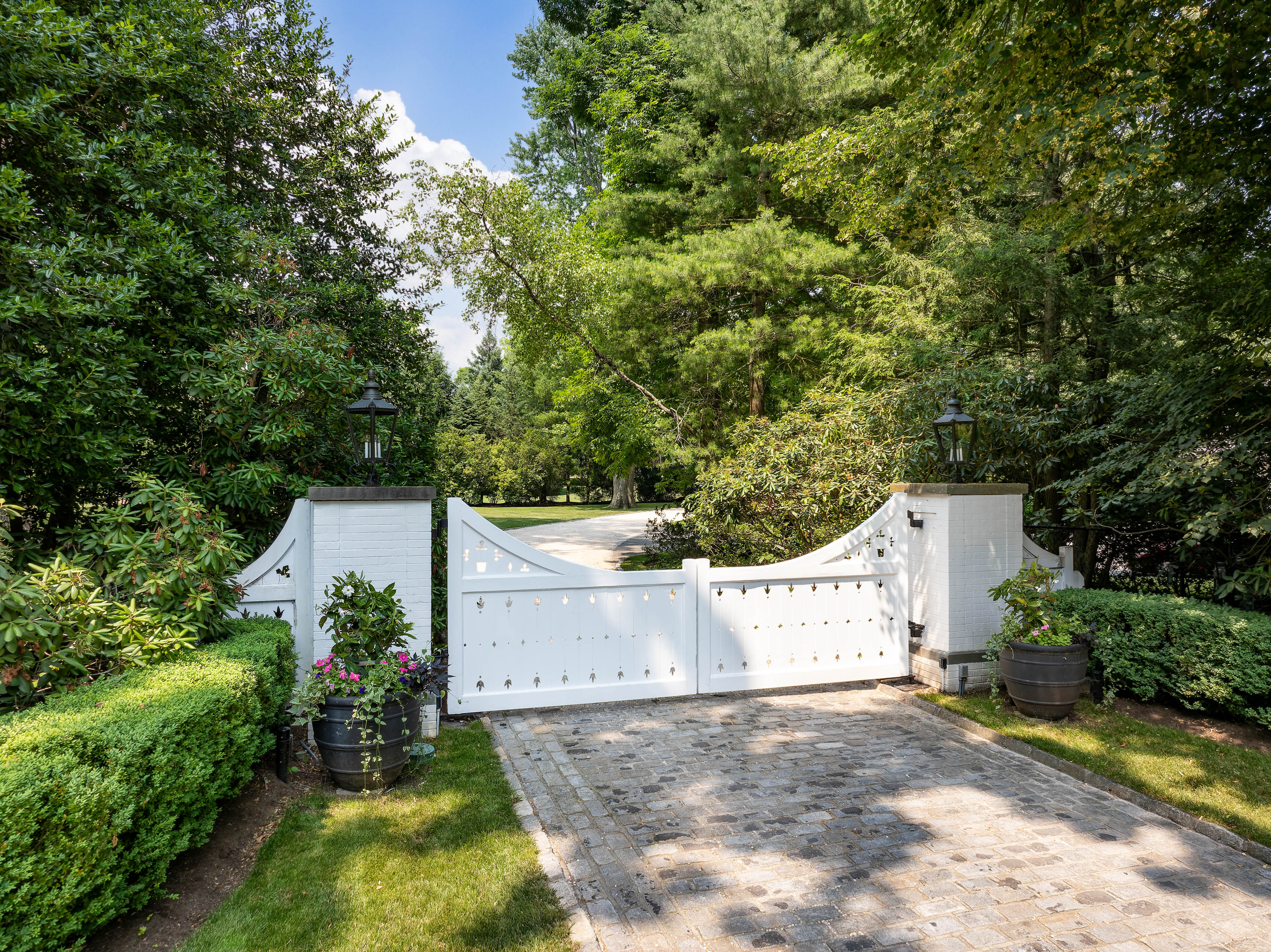 10 Meadow Lane, Purchase, CT
