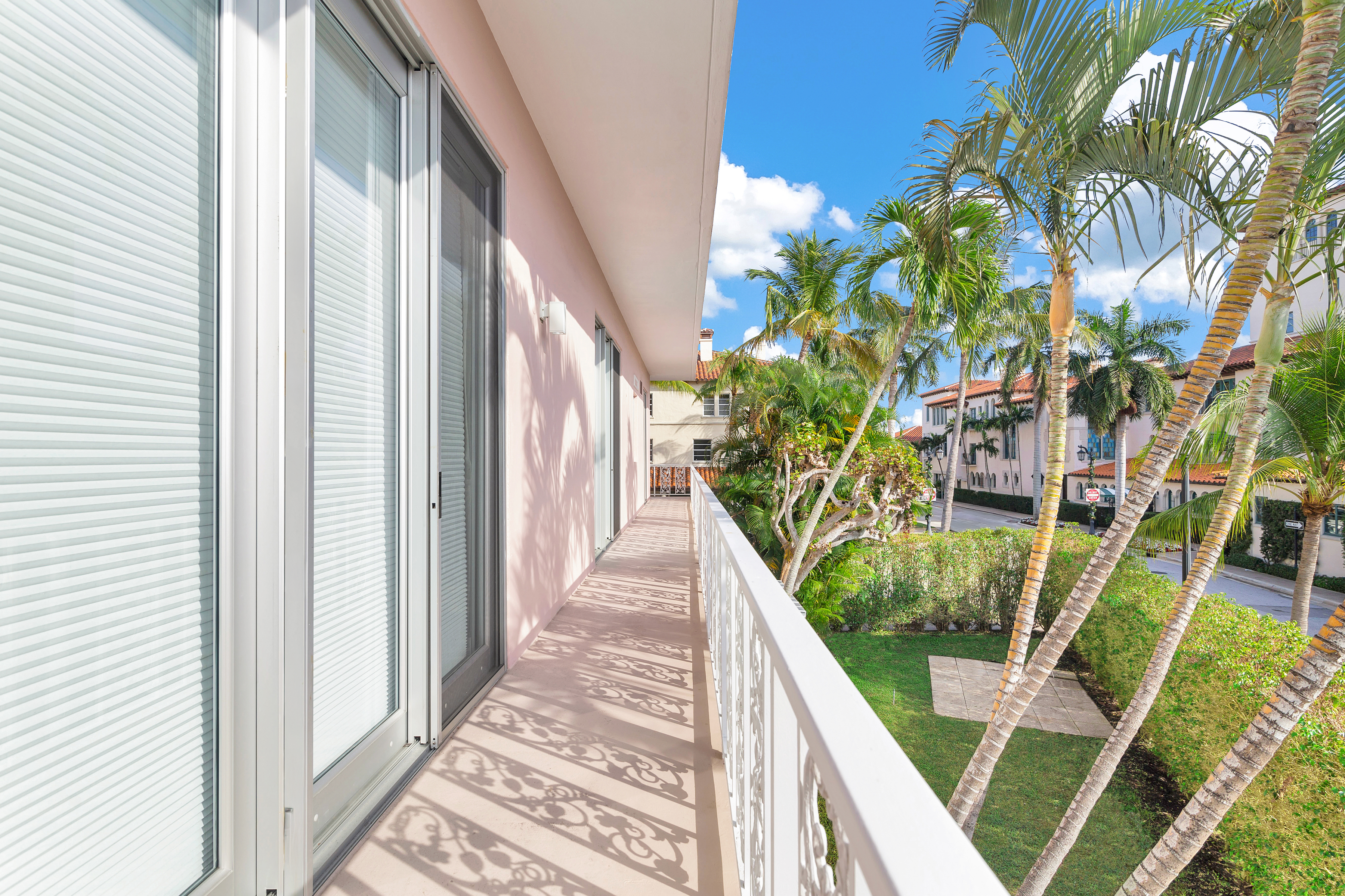 401 Worth Avenue 201