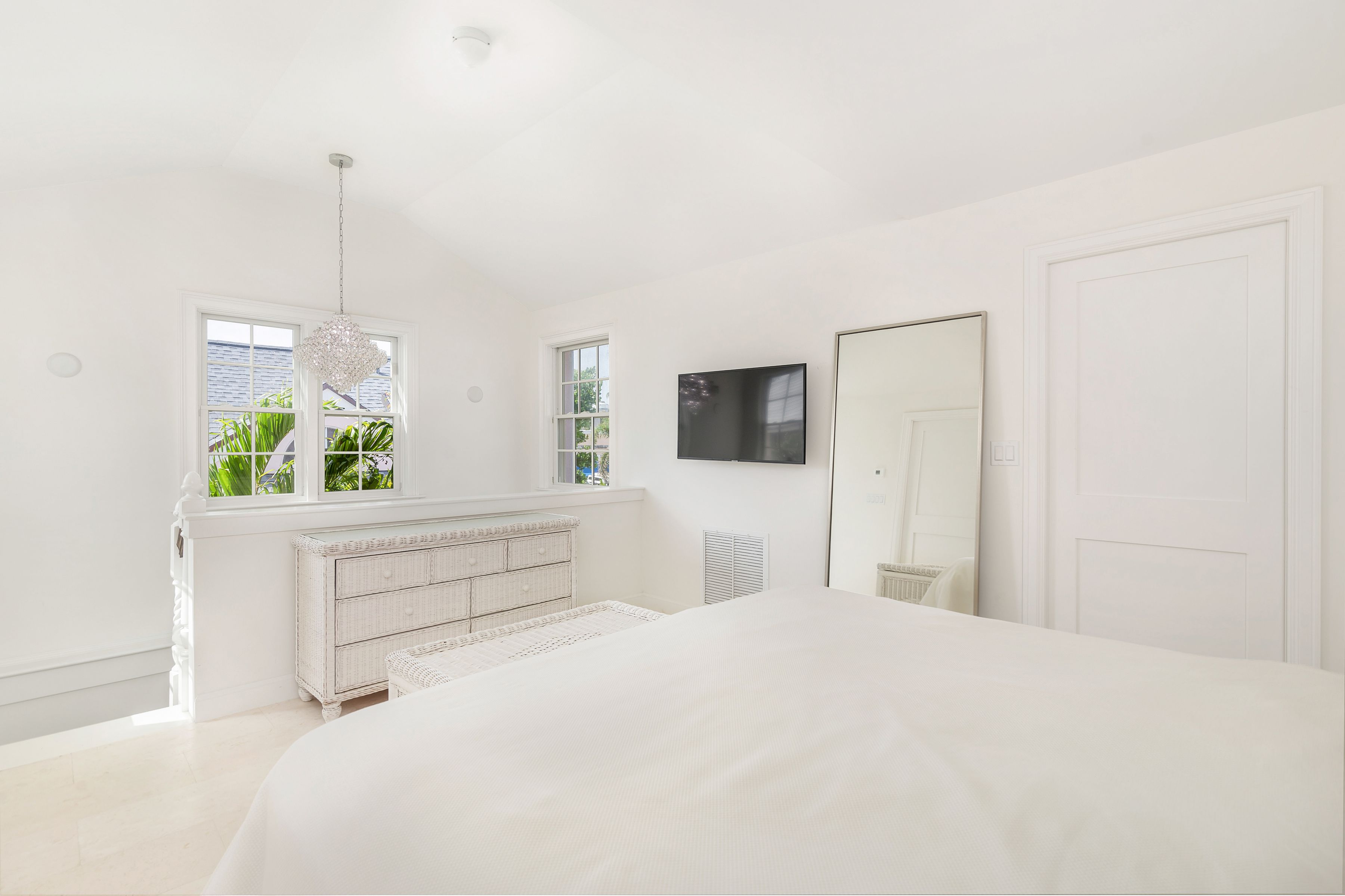 173 Peruvian Avenue 3