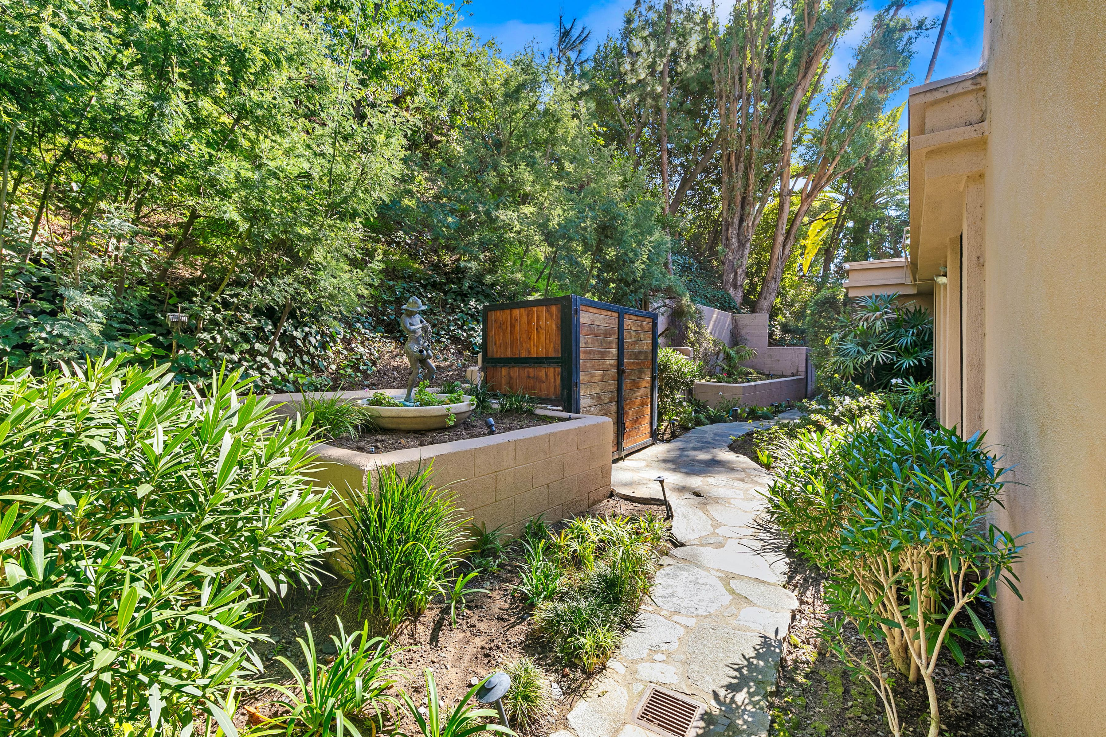 1118 San Ysidro Drive 