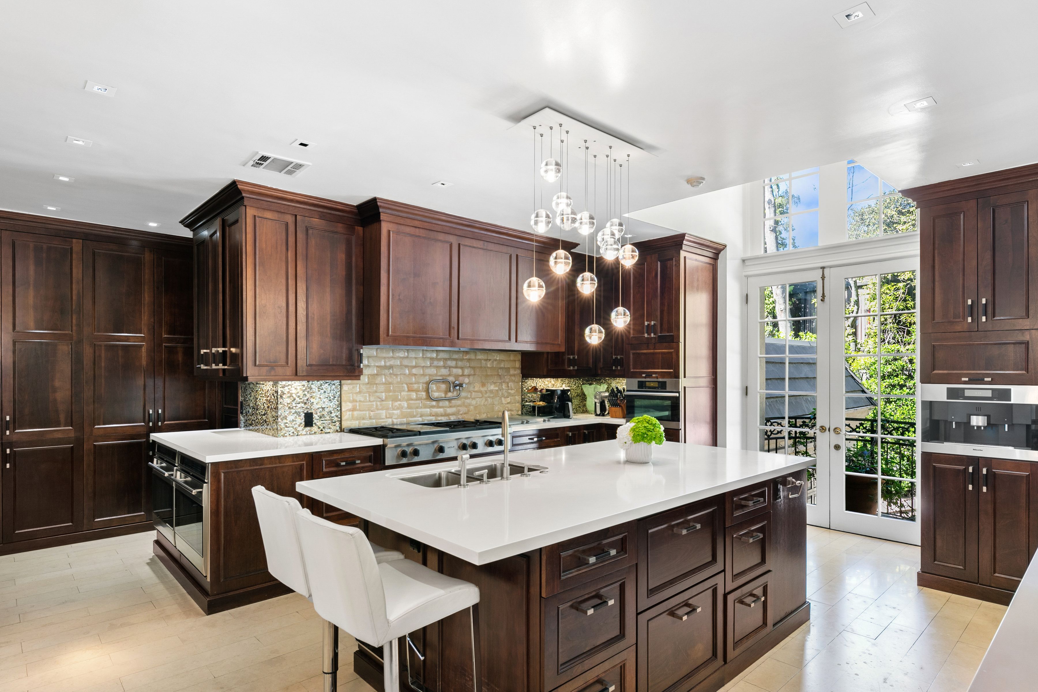 1118 San Ysidro Drive 