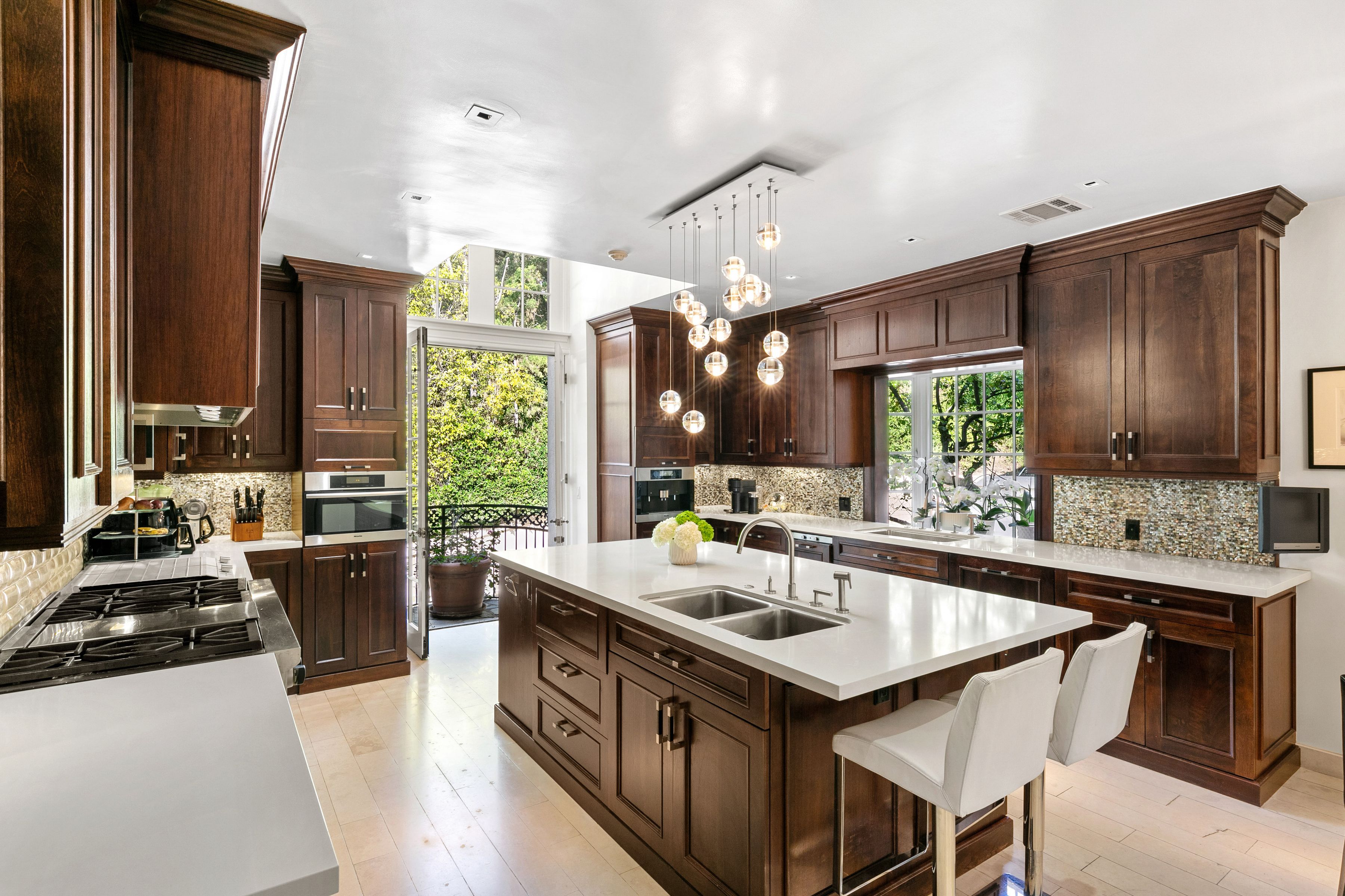 1118 San Ysidro Drive 