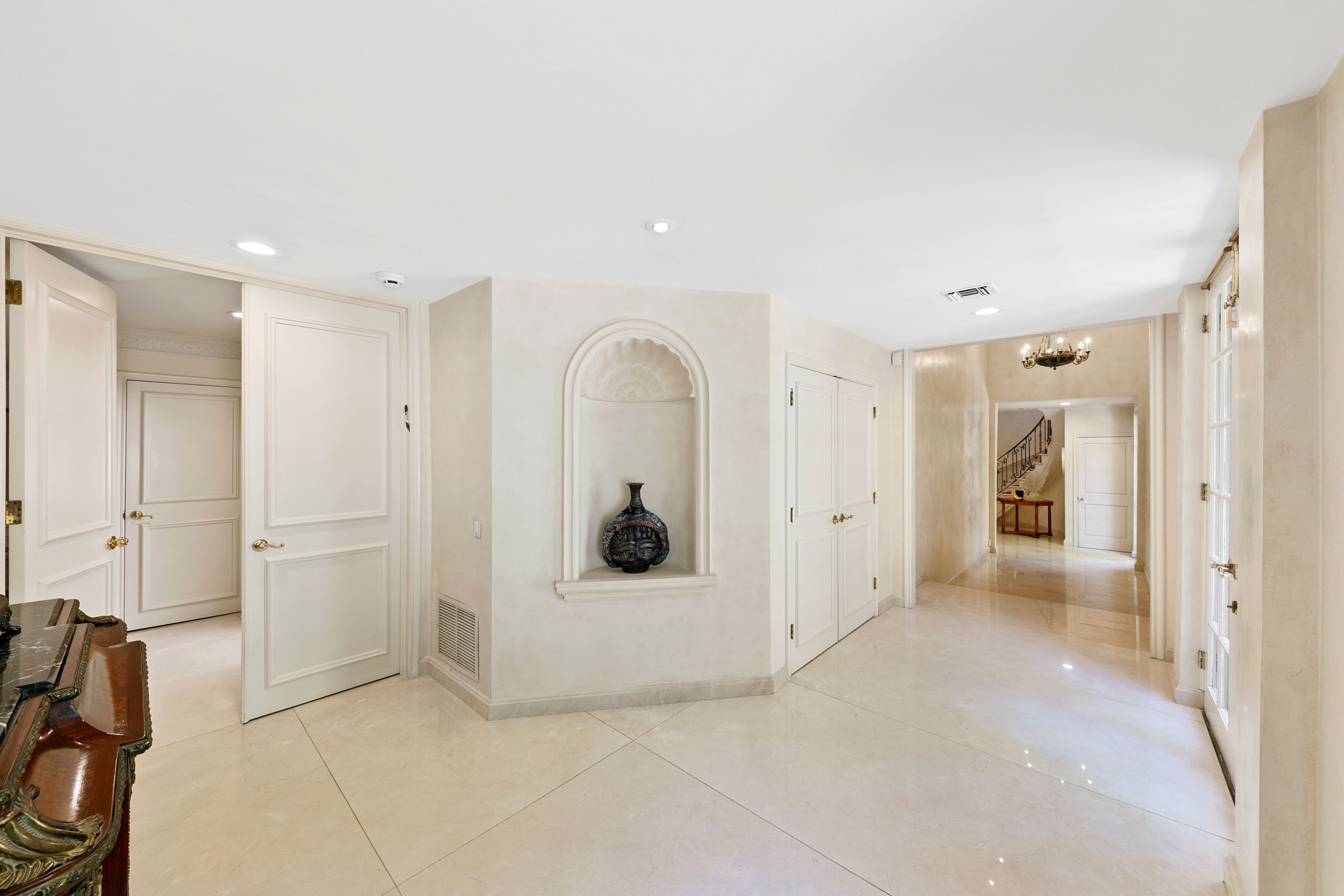 1118 San Ysidro Drive 