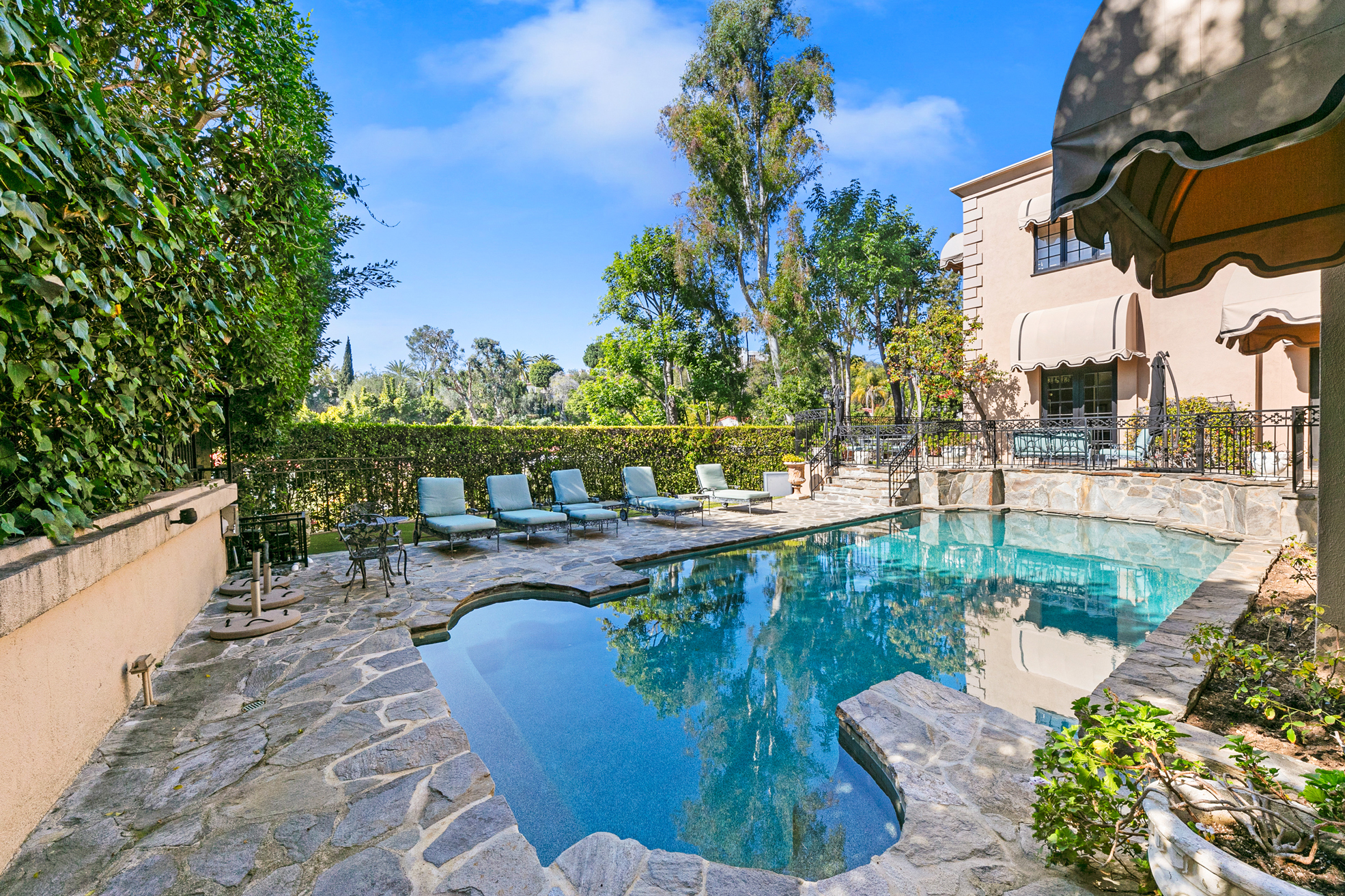 1118 San Ysidro Drive 