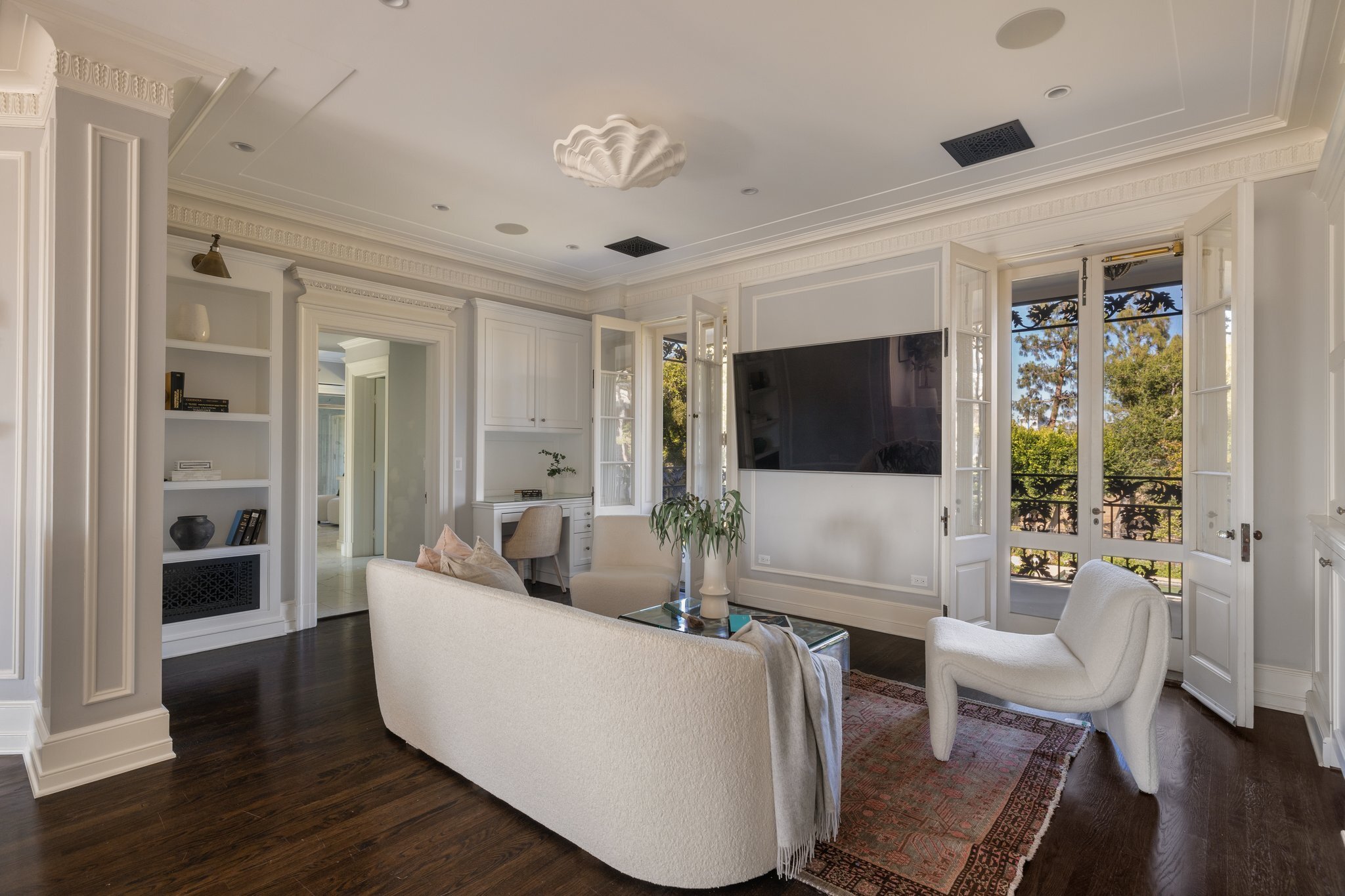 100 South Hudson Place