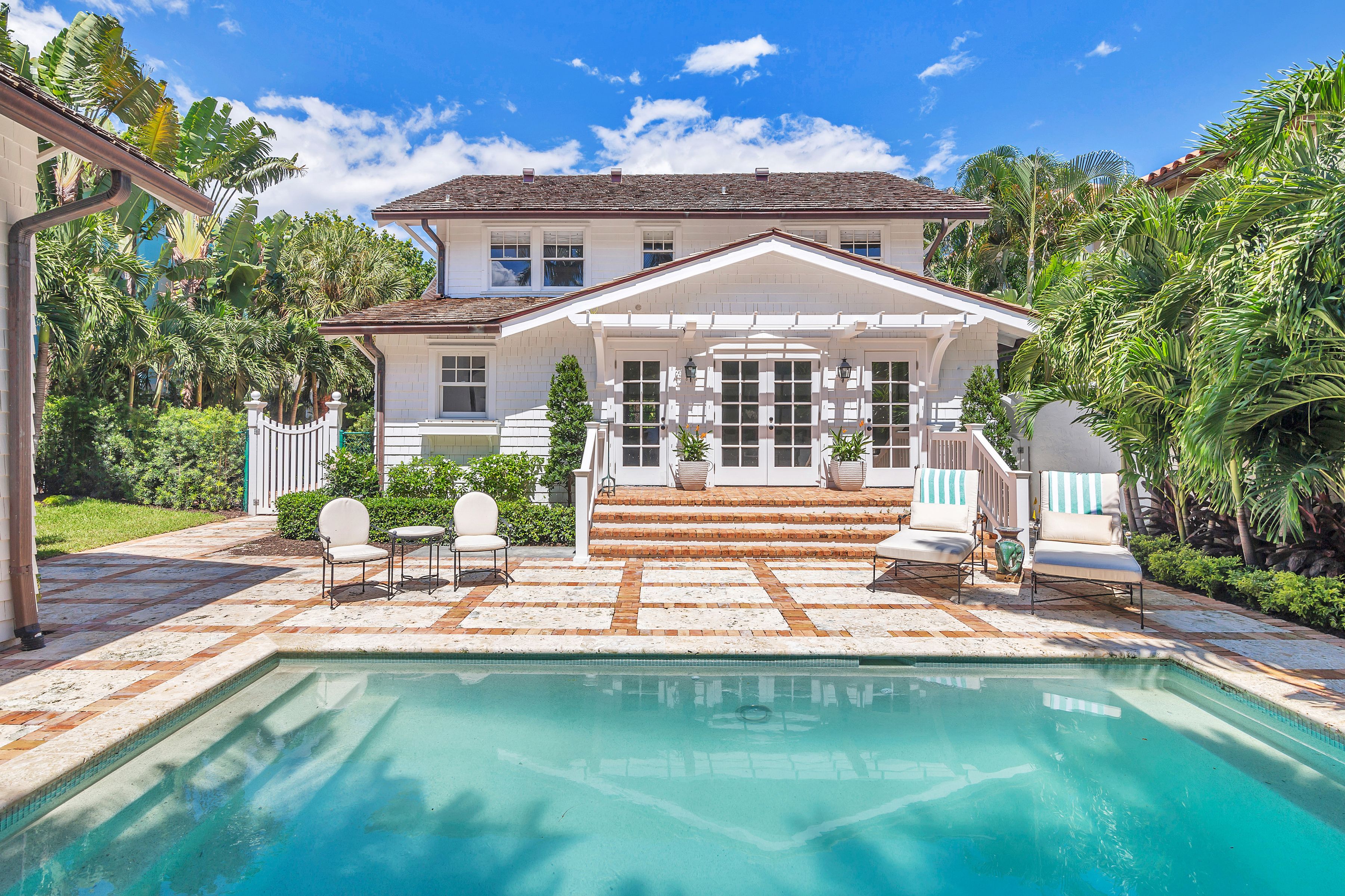 142 Seabreeze Avenue