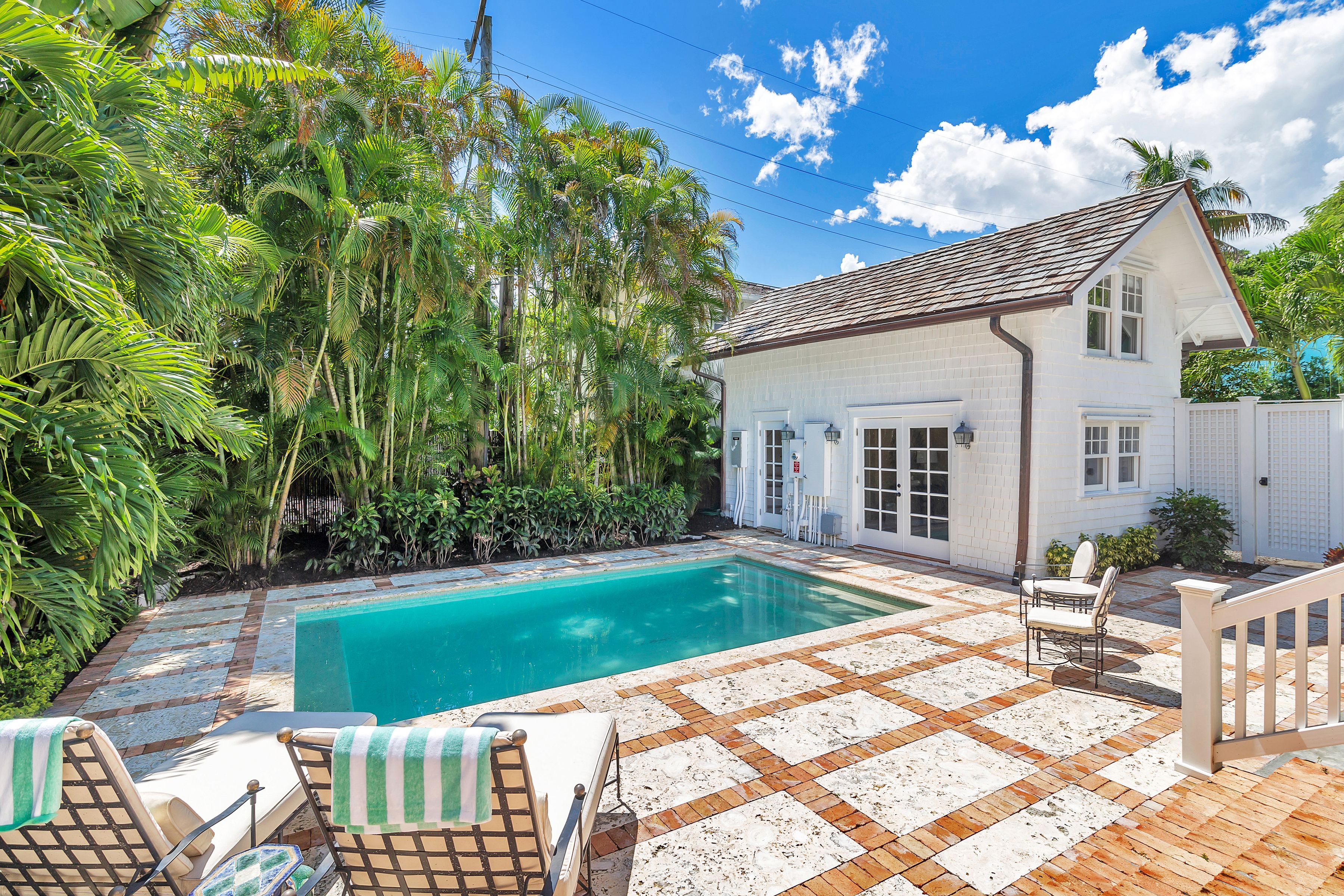 142 Seabreeze Avenue