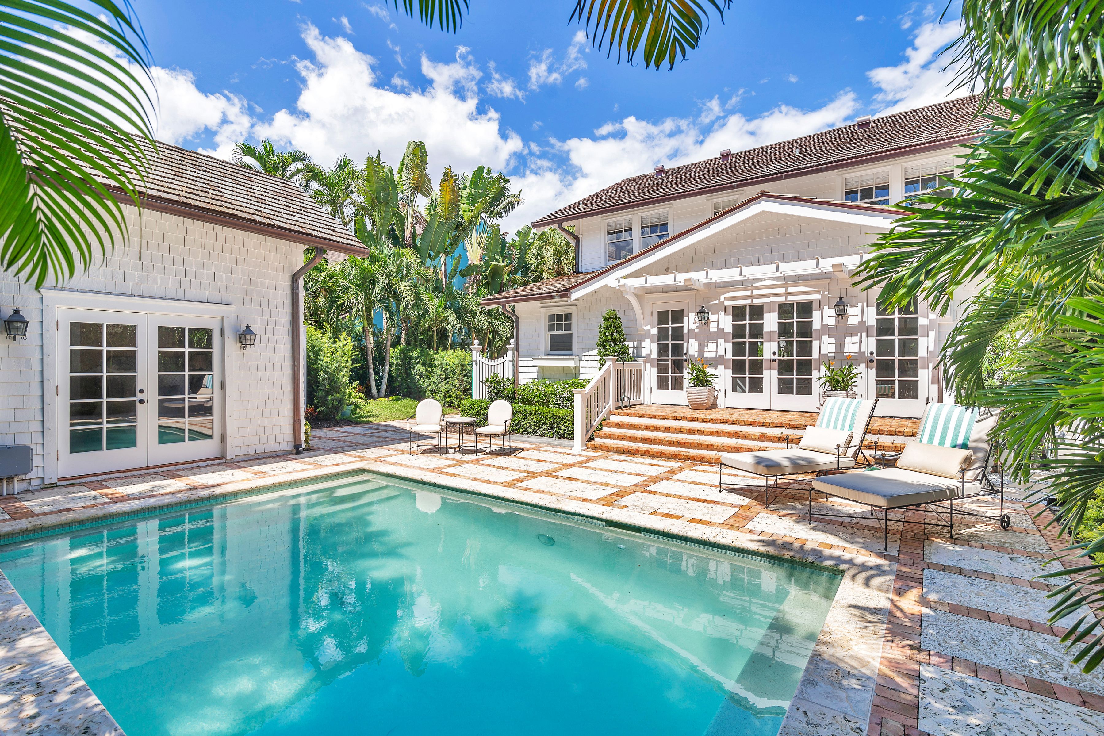 142 Seabreeze Avenue