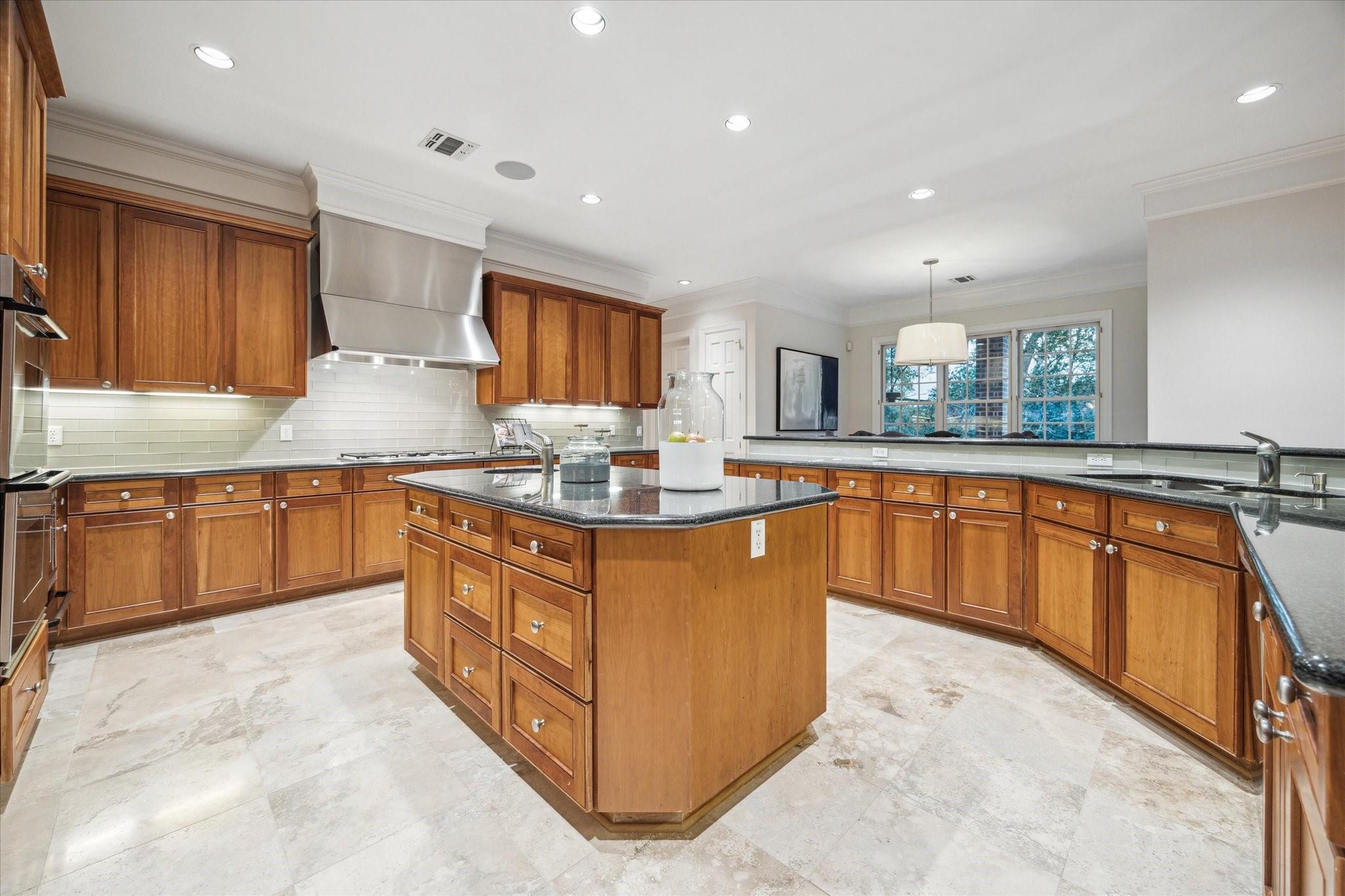 10235 Pineland Drive