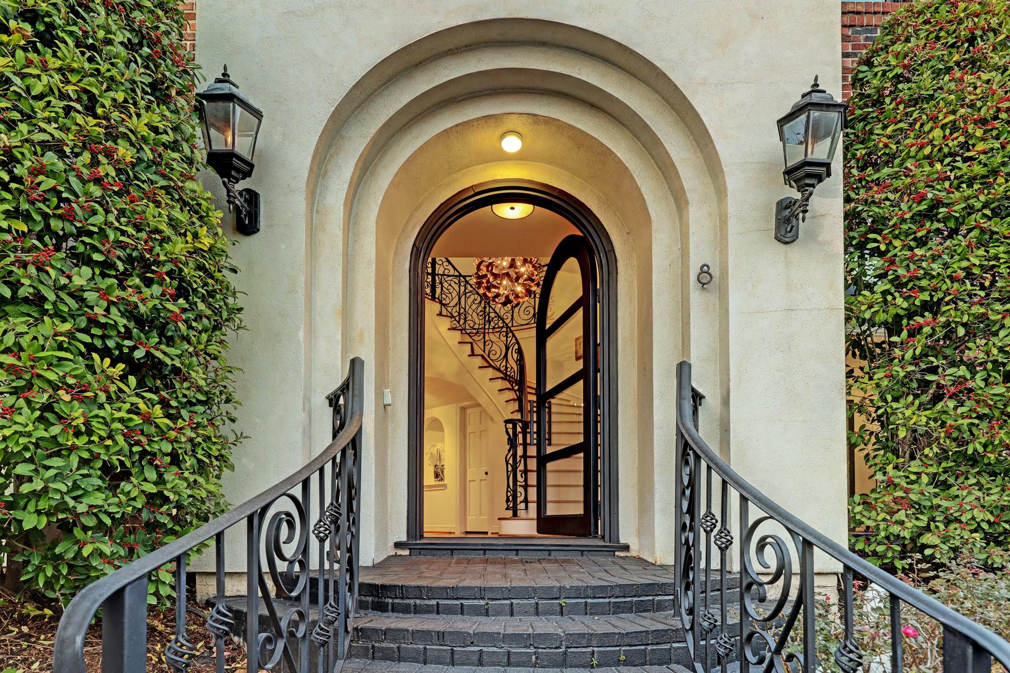 8 Exbury Way