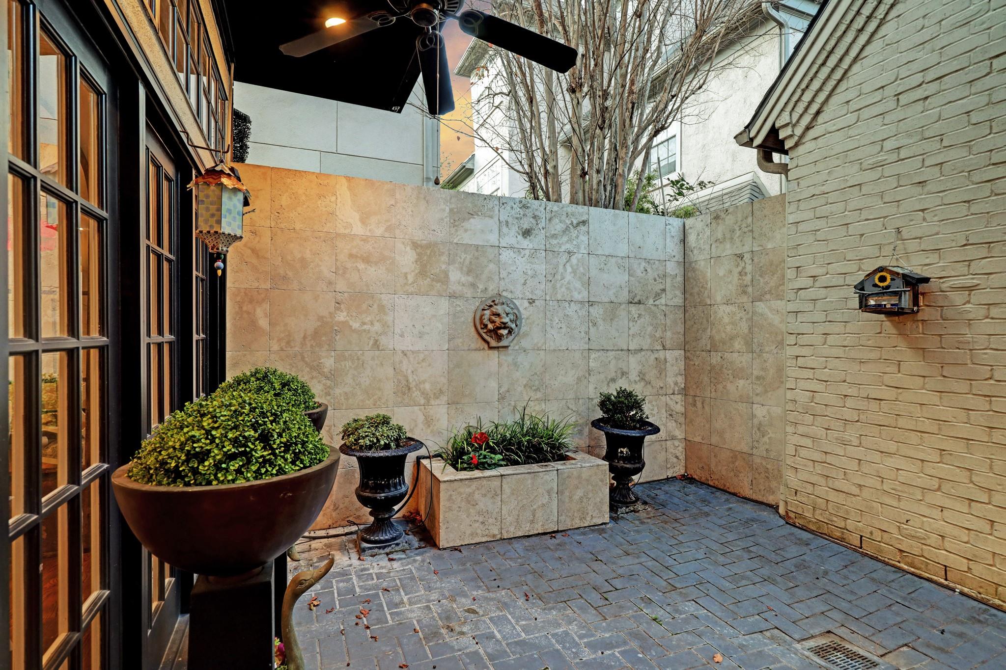 8 Exbury Way