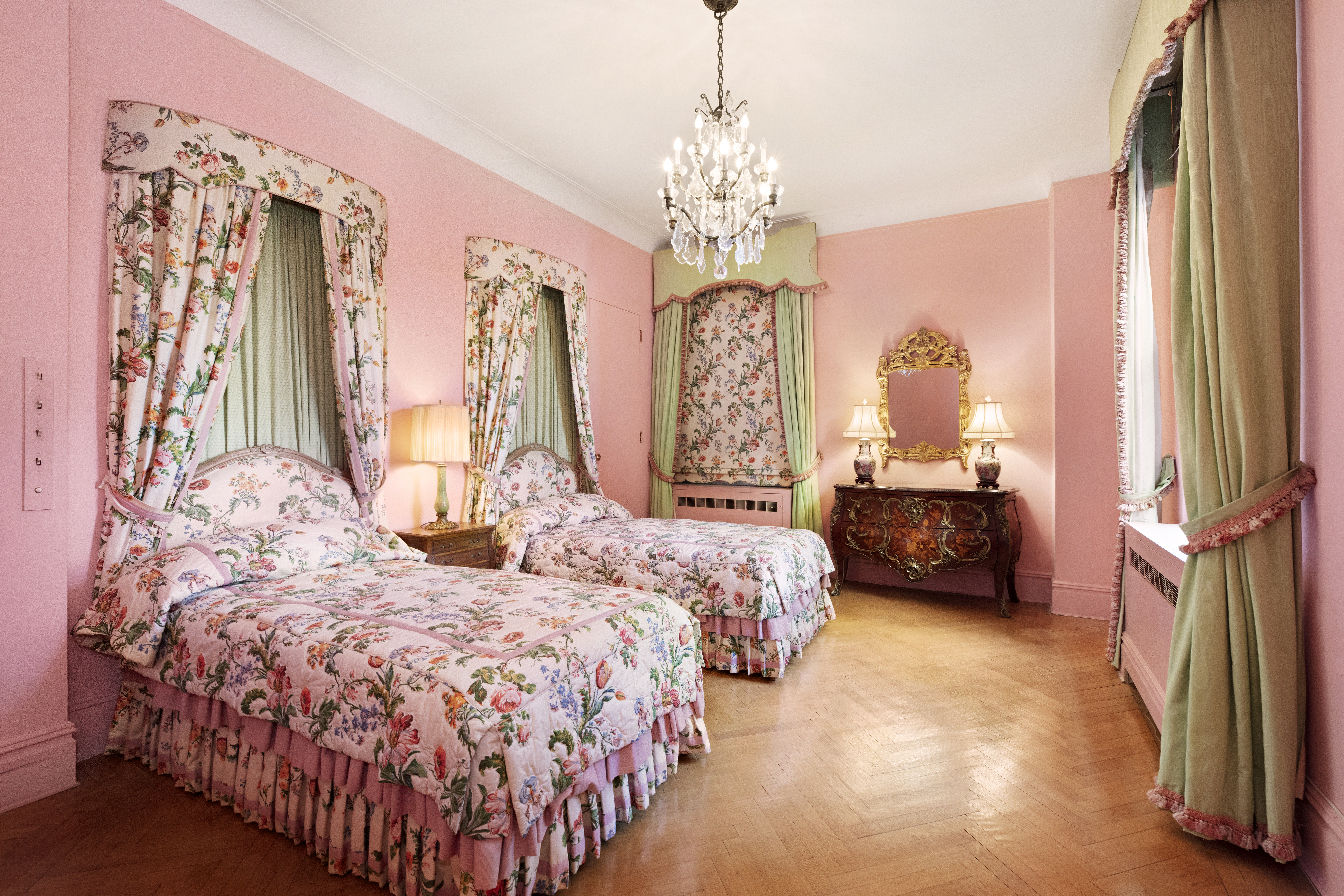 550 Park Avenue Apt 12A