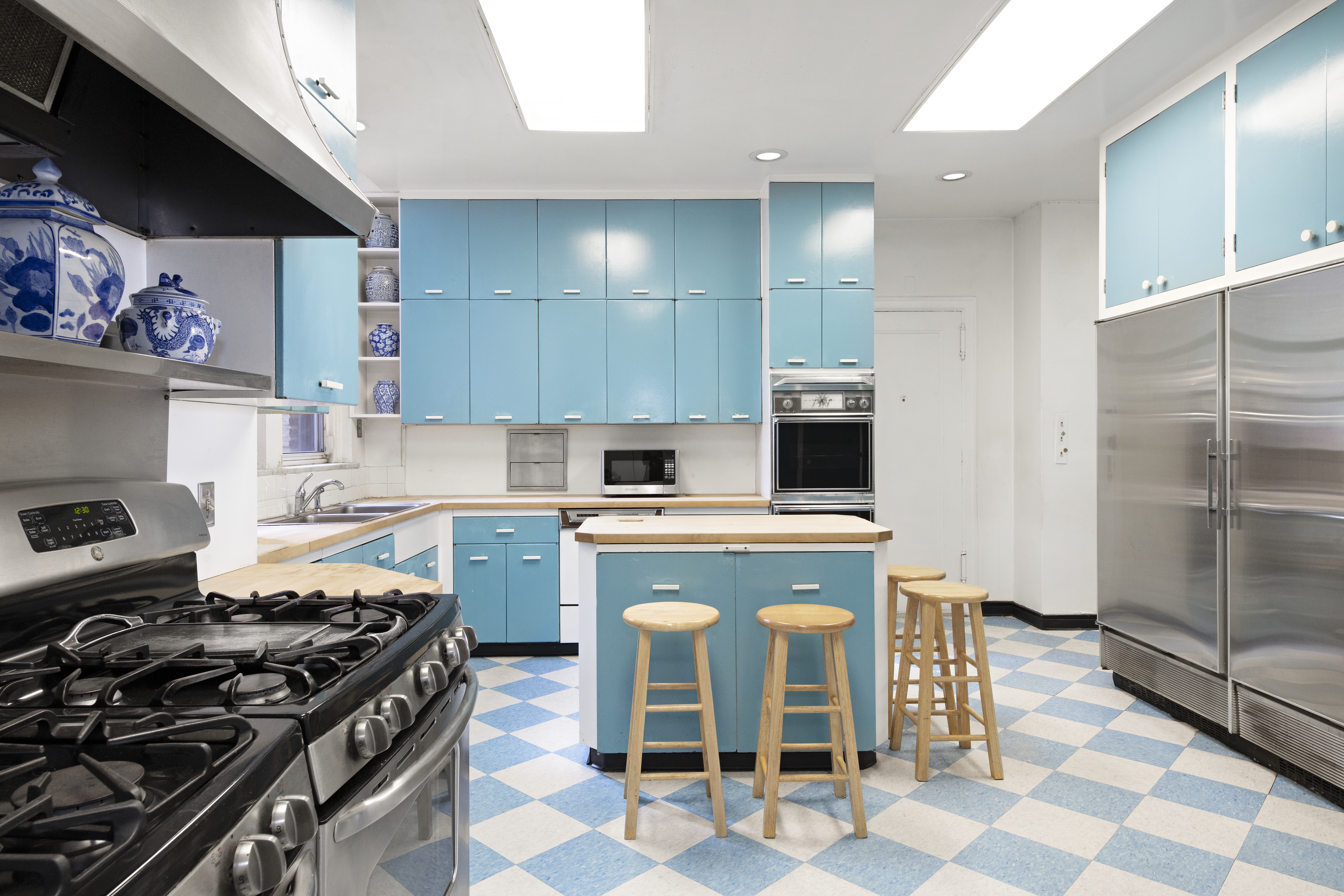 550 Park Avenue Apt 12A