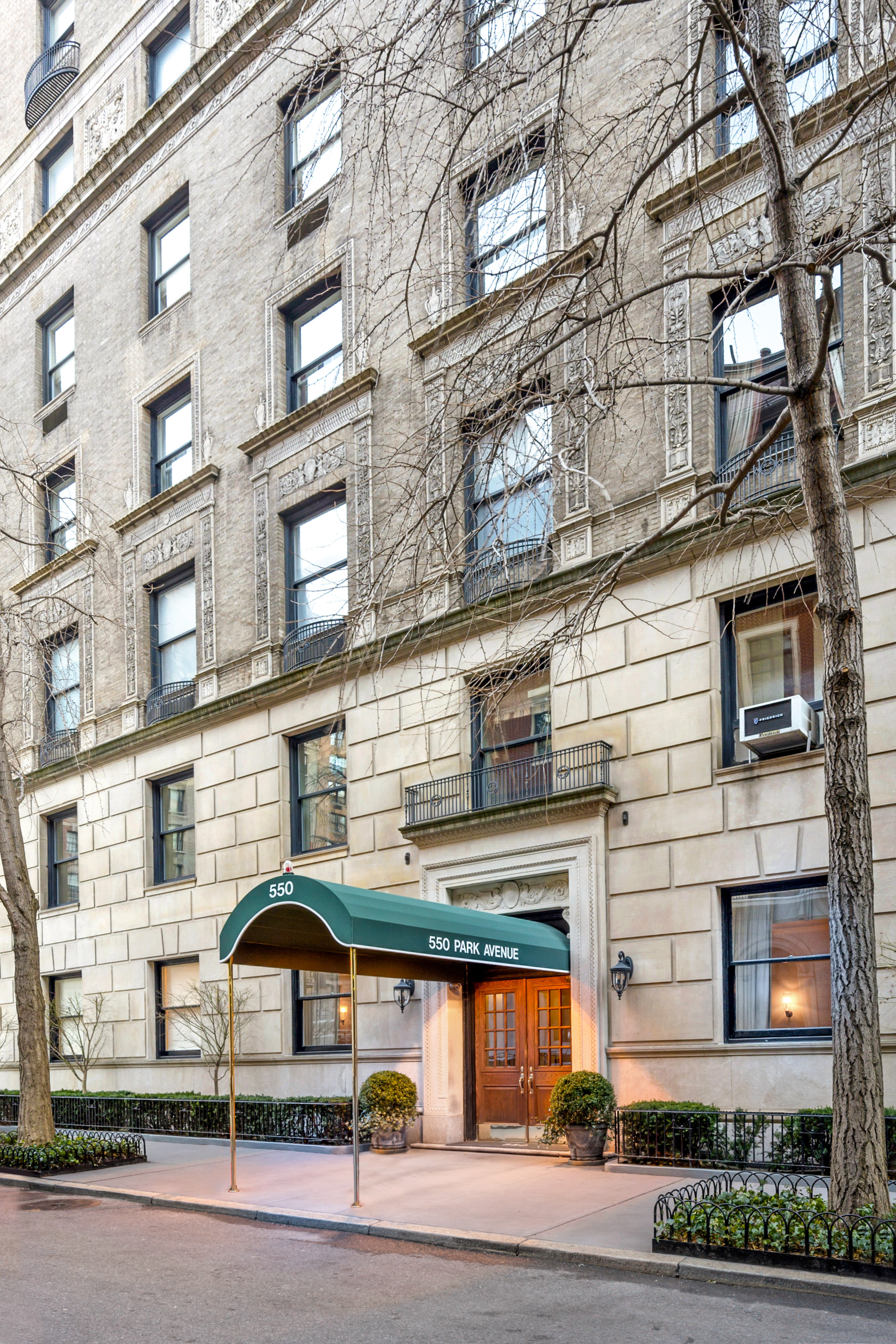 550 Park Avenue Apt 12A