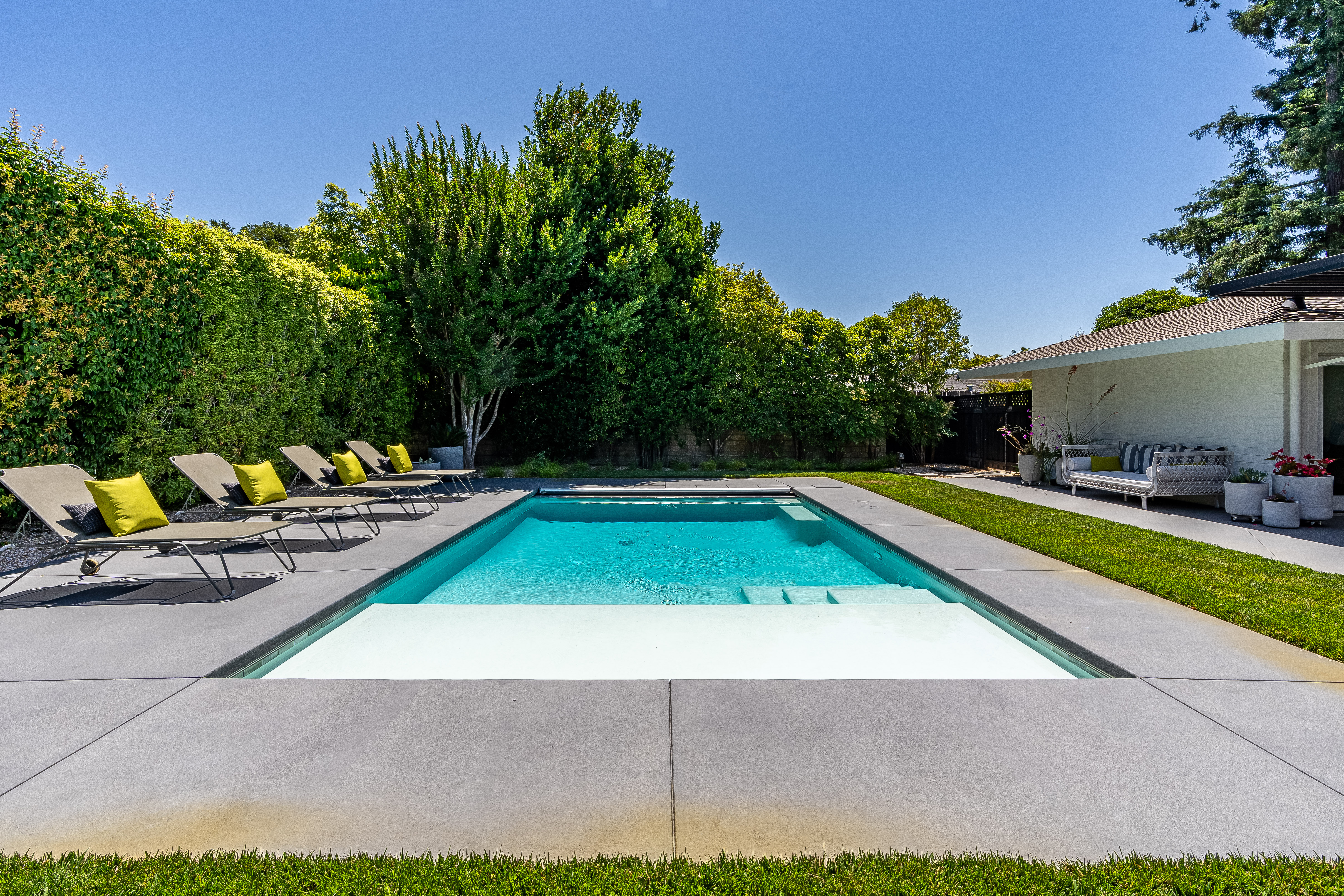 1060 Lorraine Drive