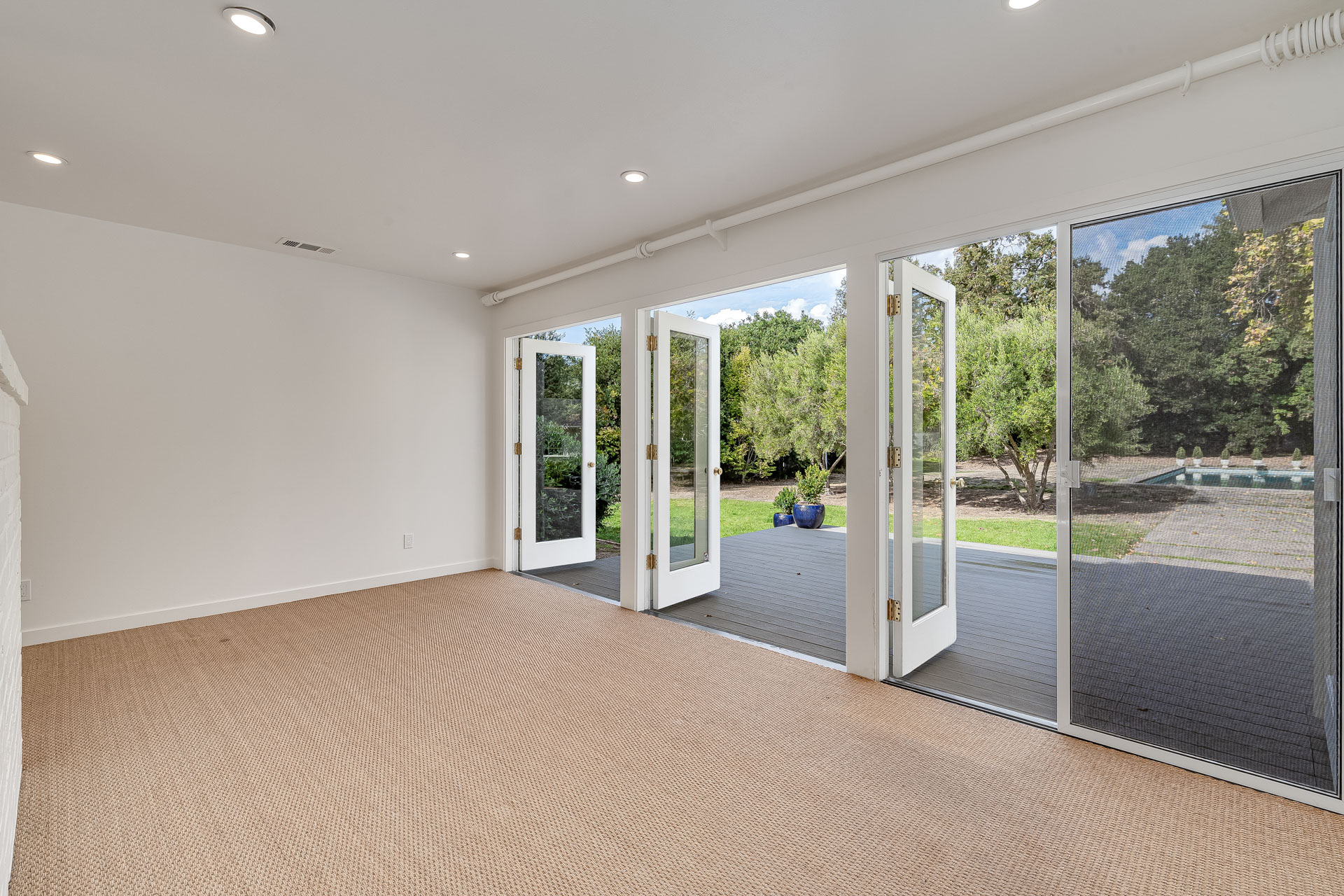 1094 Rose Drive
