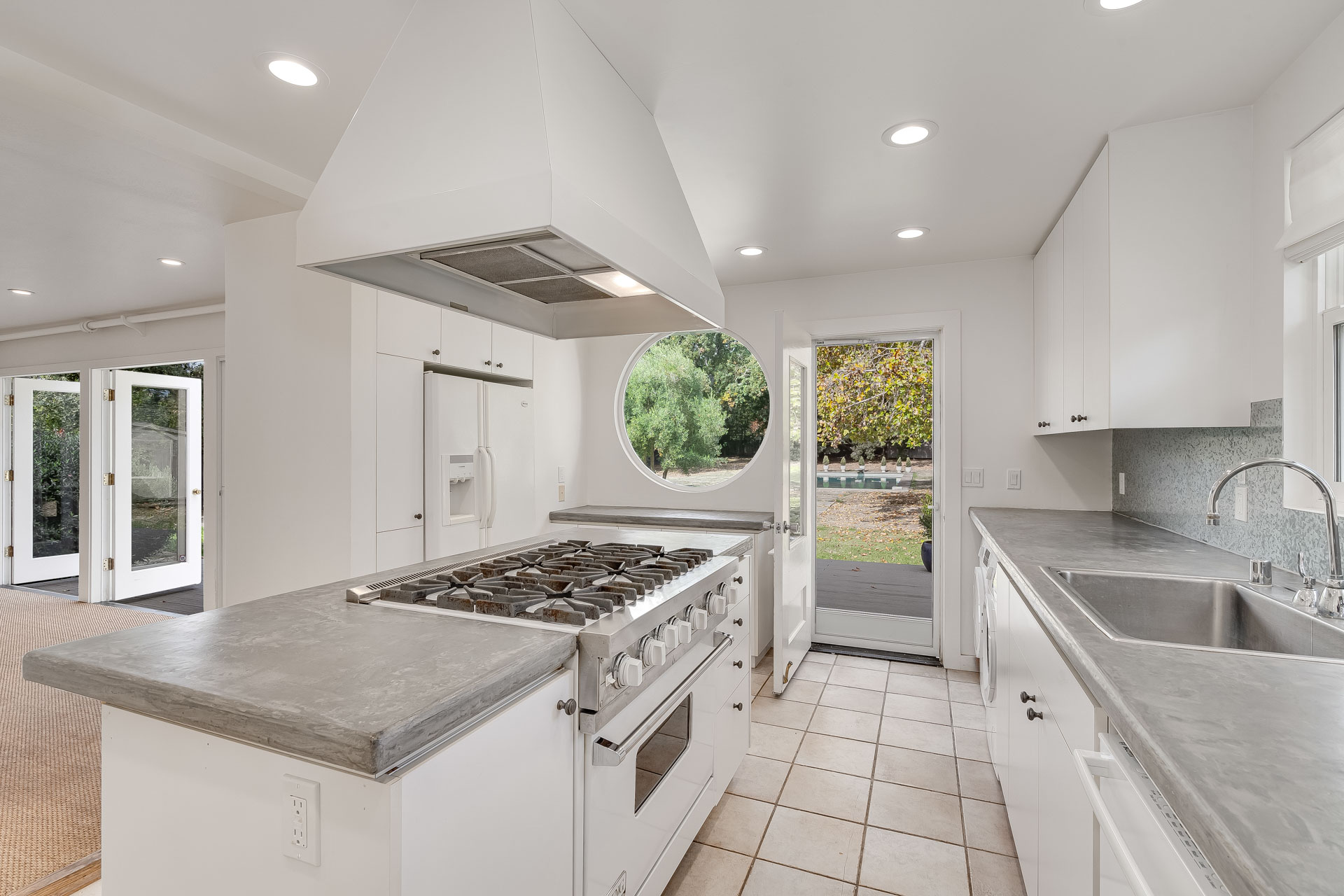 1094 Rose Drive