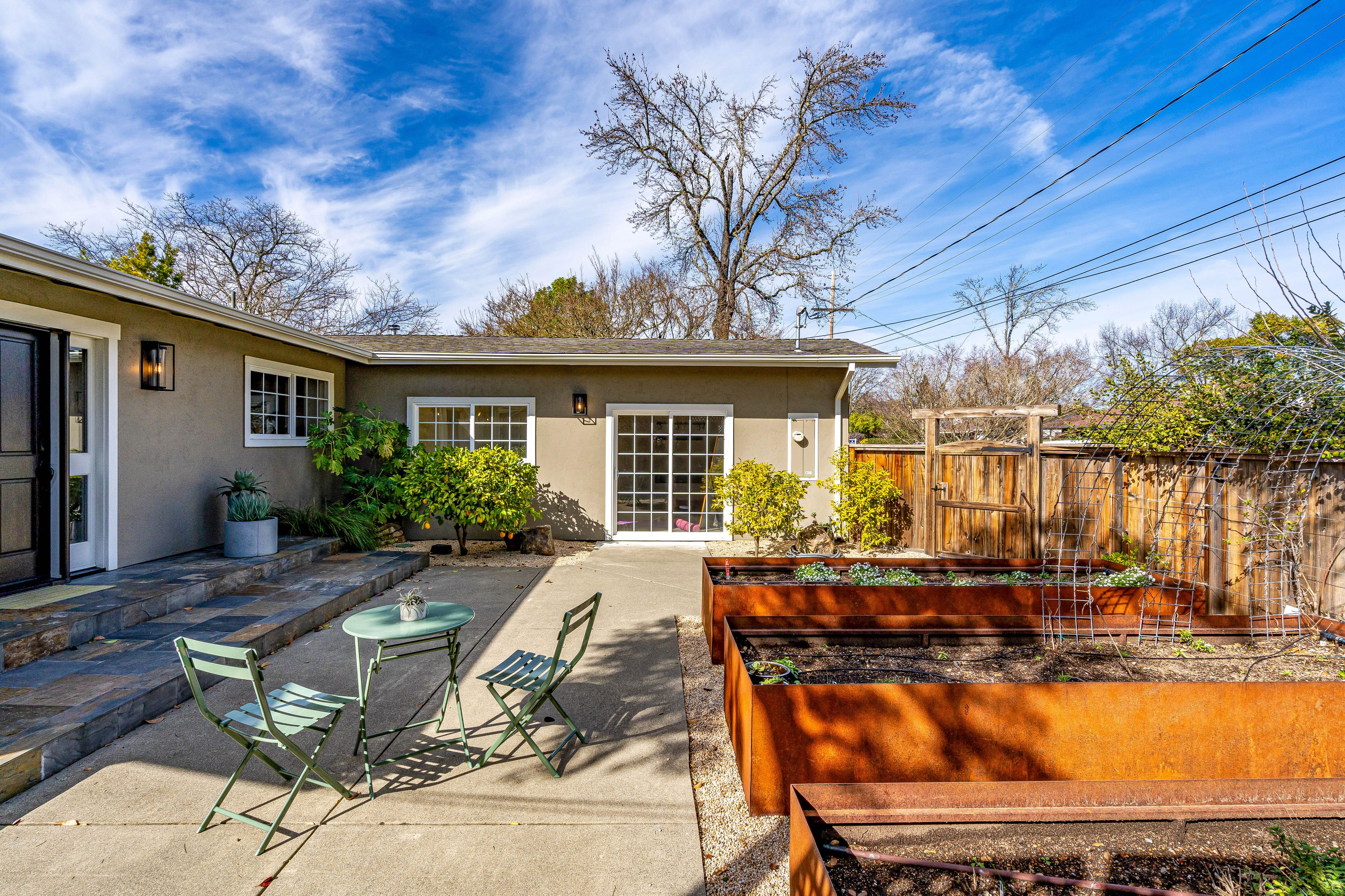 1077 Valley View Street