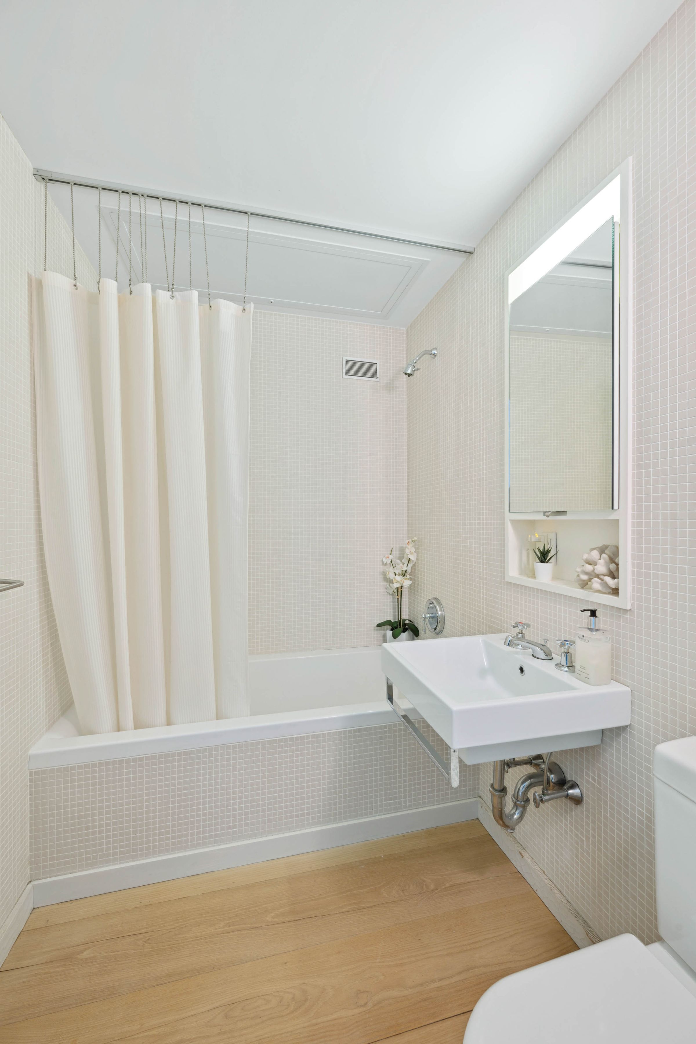 456 West 19th Street 4/5E