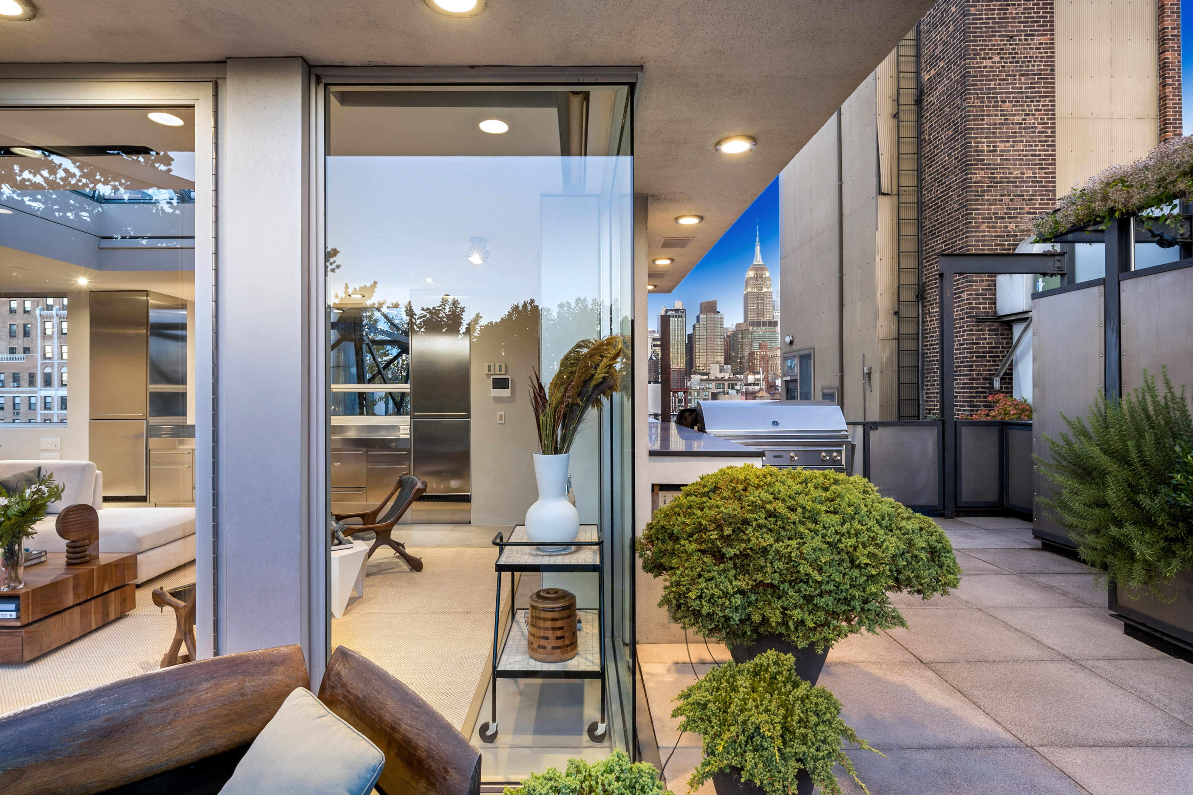 147 West 15th Street PH9S