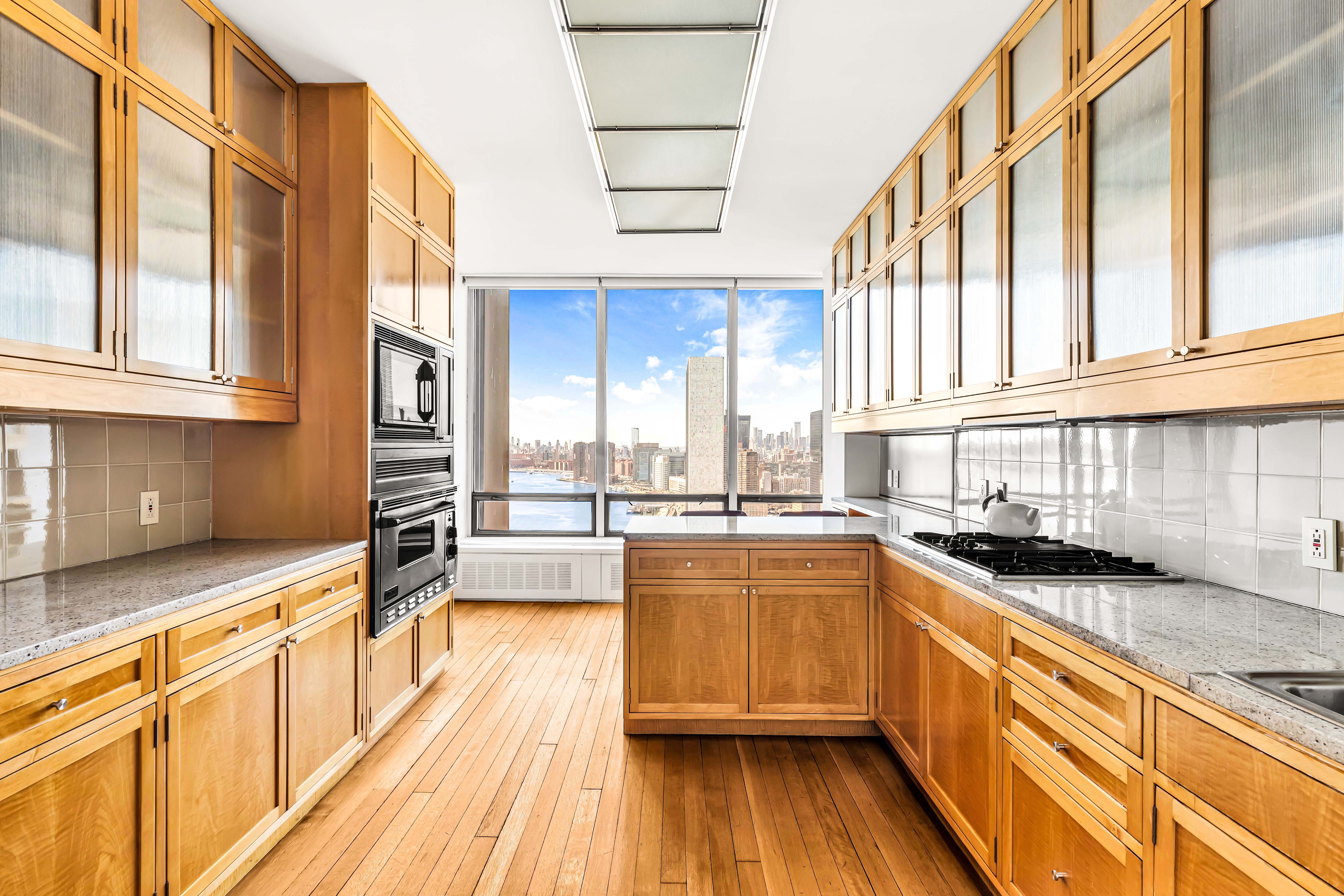 870 United Nations Plaza 35/36E