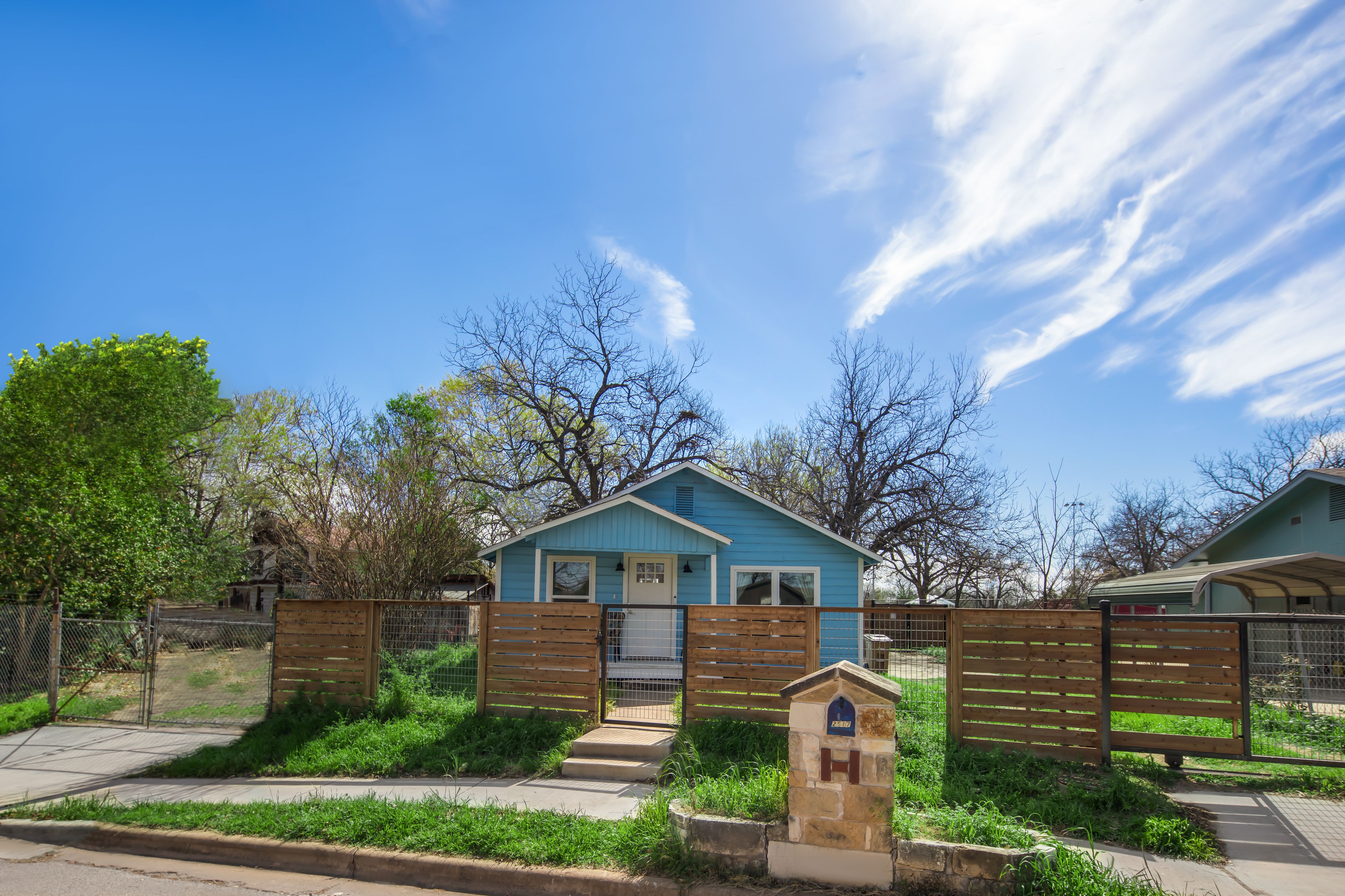2517 Francisco Street 