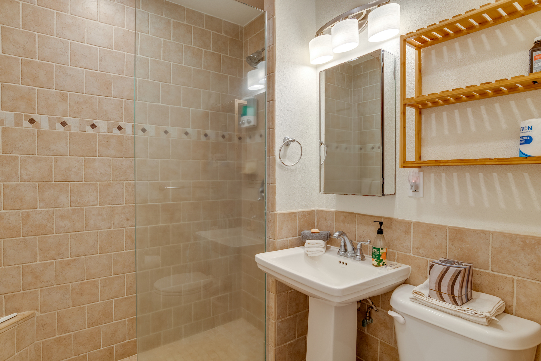 Hale Kai 3695 Lower Honoapiilani Rd, #102