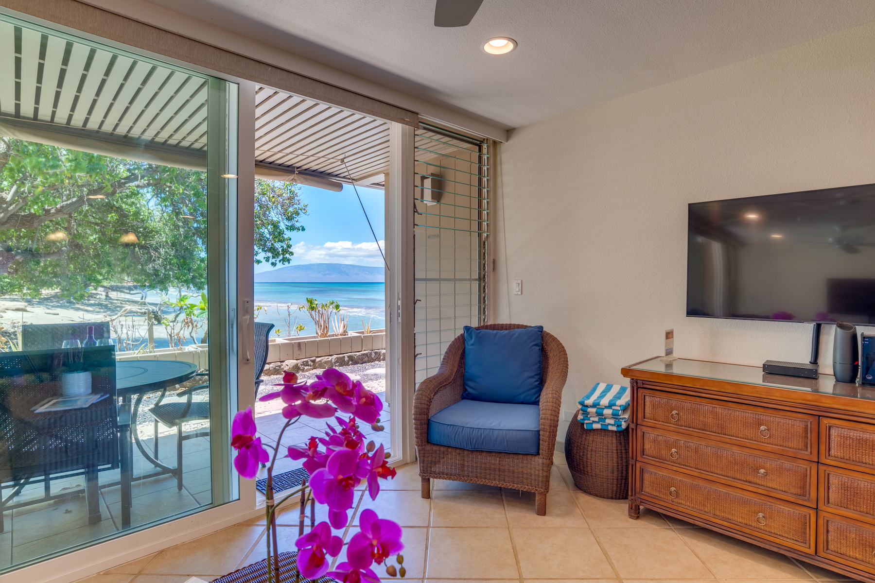 Hale Kai 3695 Lower Honoapiilani Rd, #102