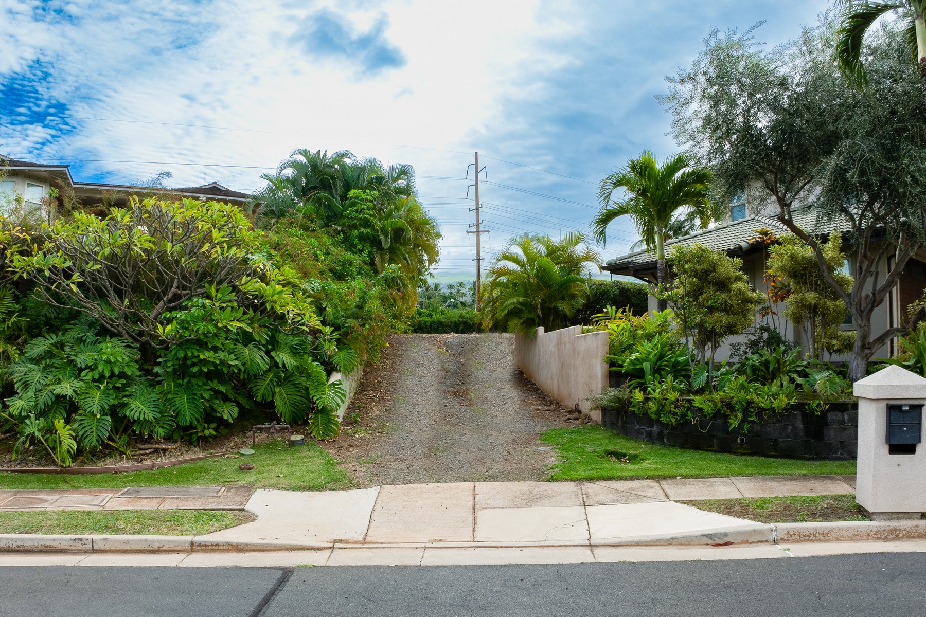 389 Kualono Place