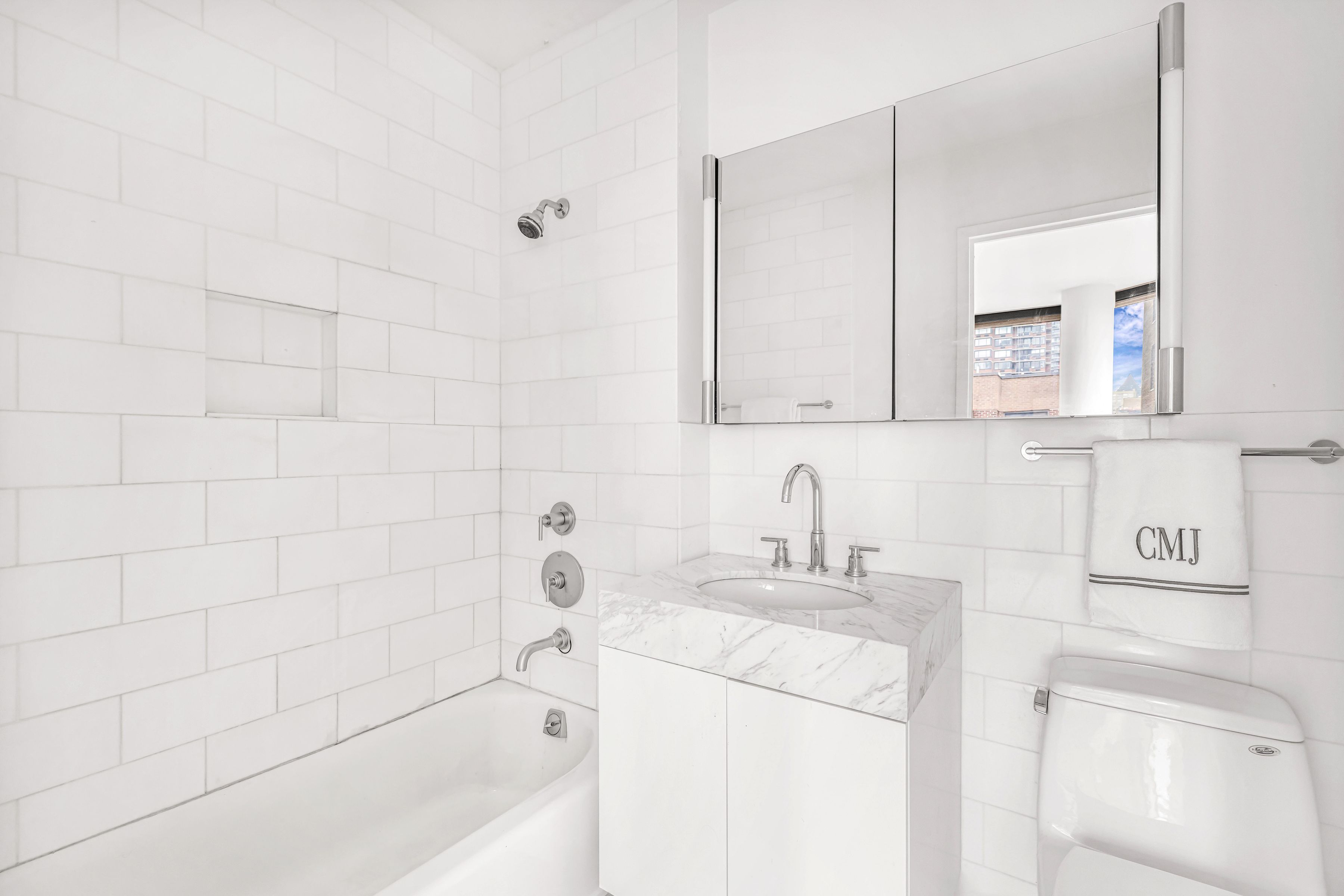 300 East 64th Street 17C