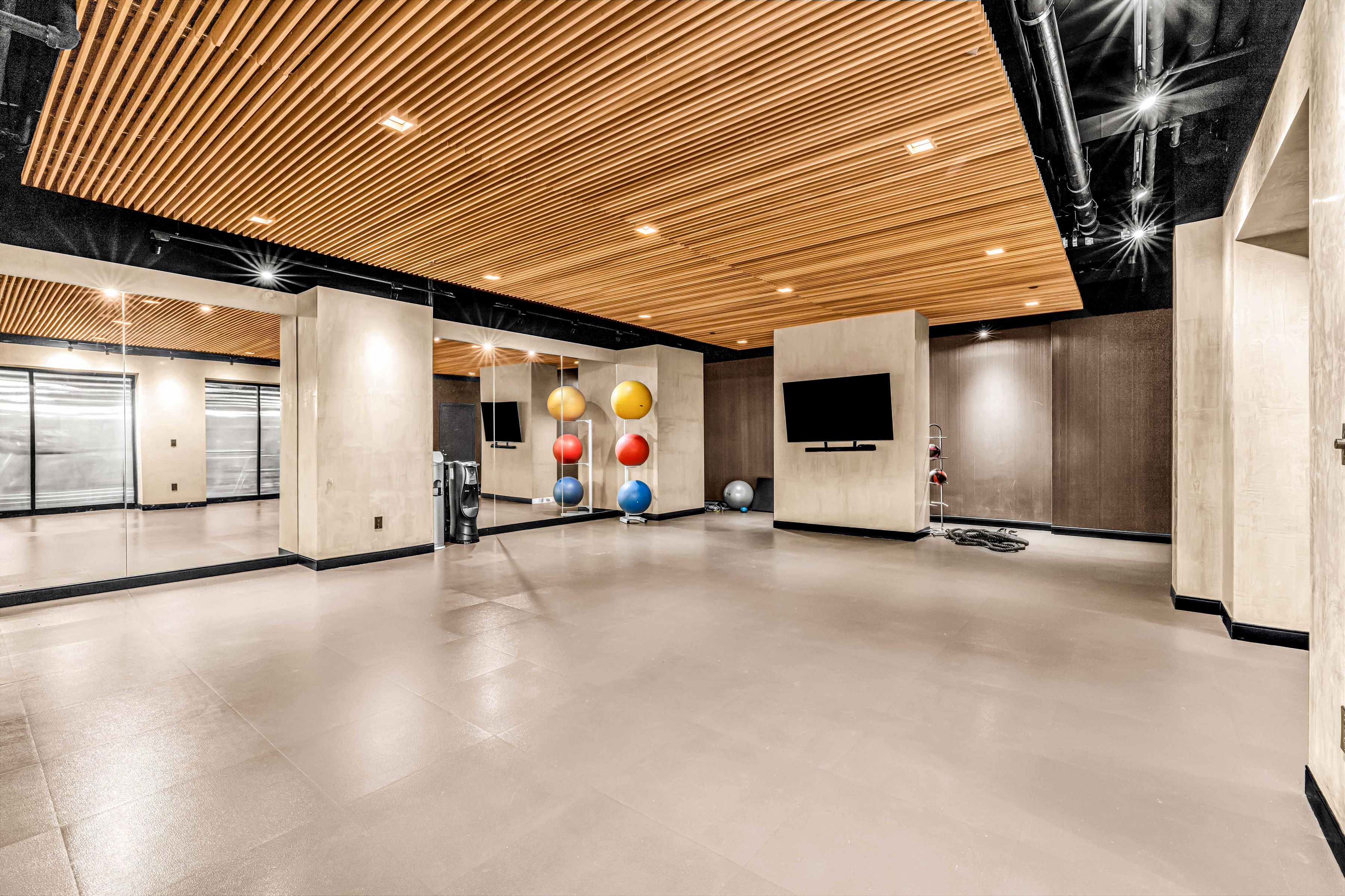 300 East 64th Street 17C