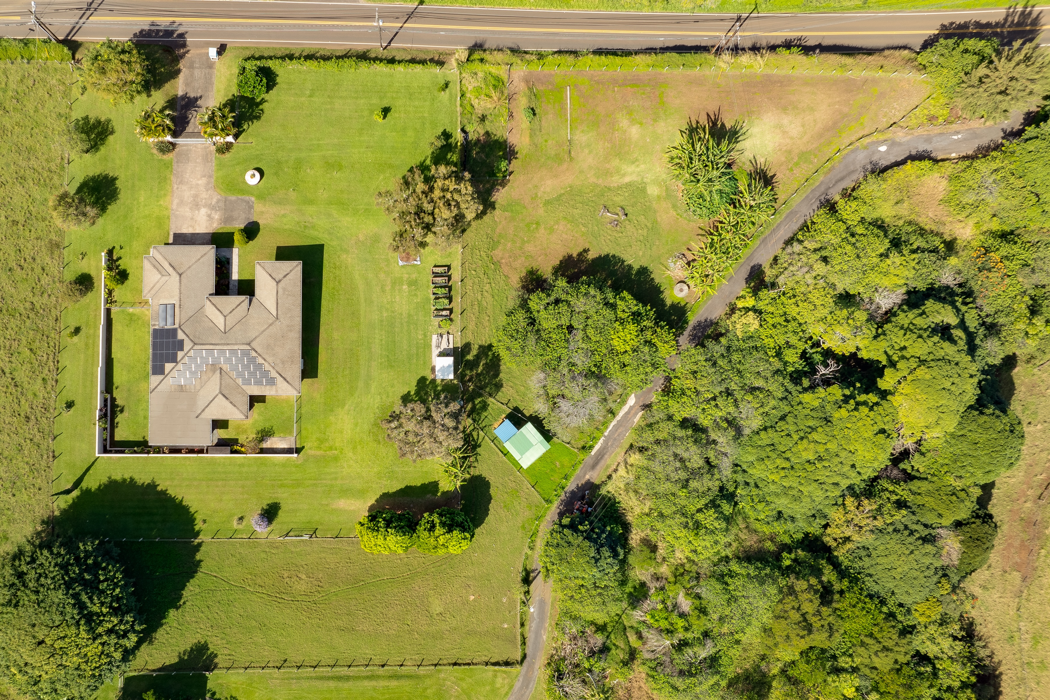 1699 Kaupakalua Road