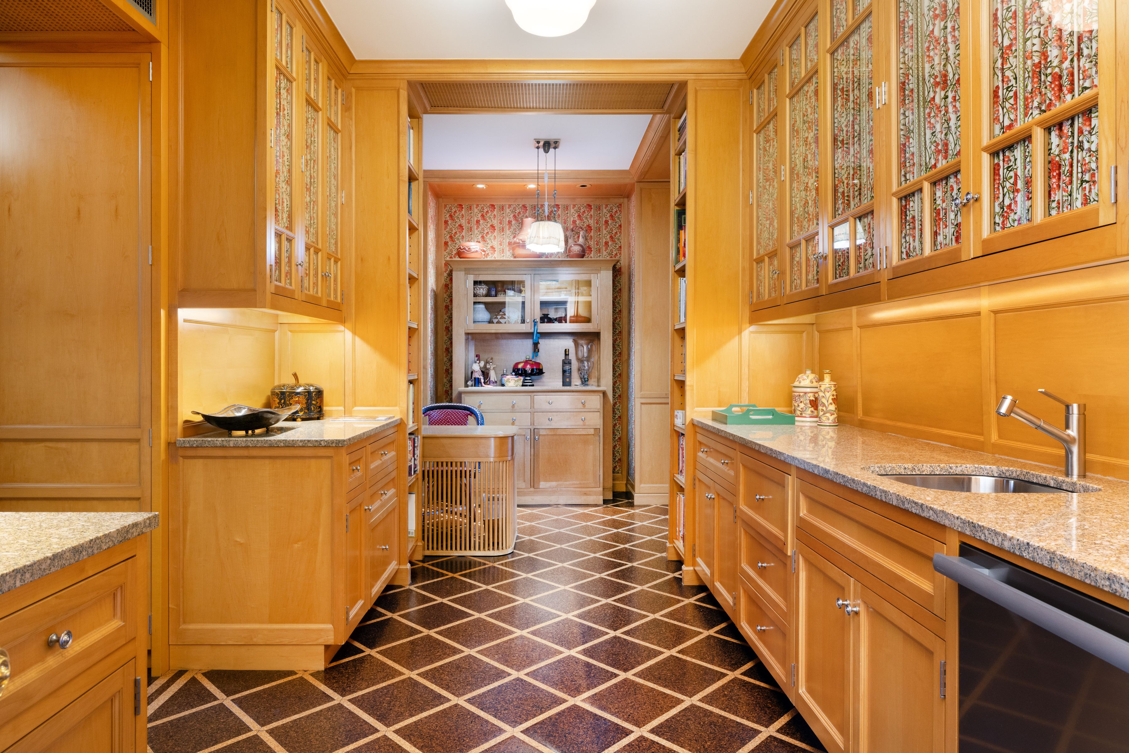 720 Park Avenue 10A