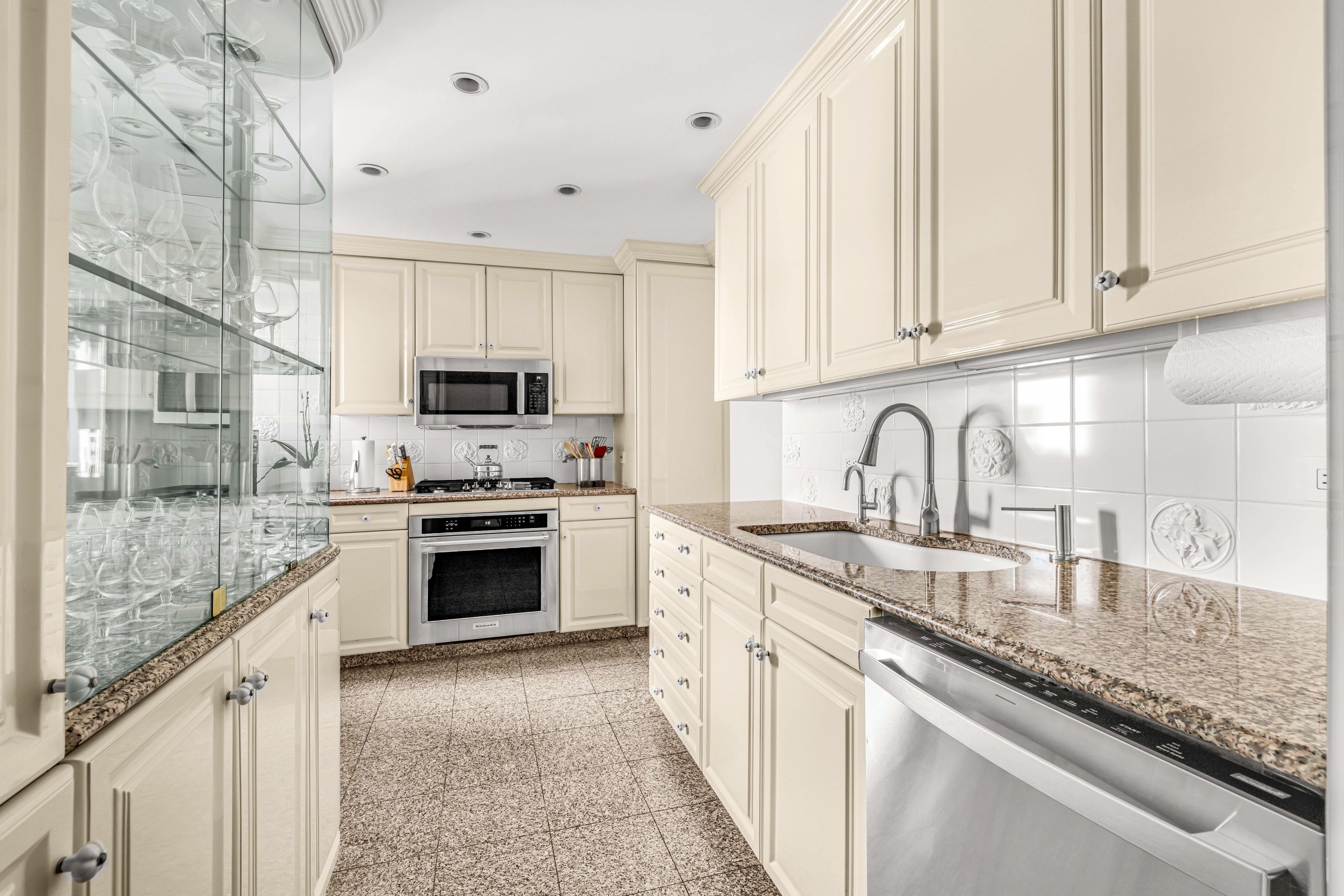 860 Fifth Avenue 9/10JK