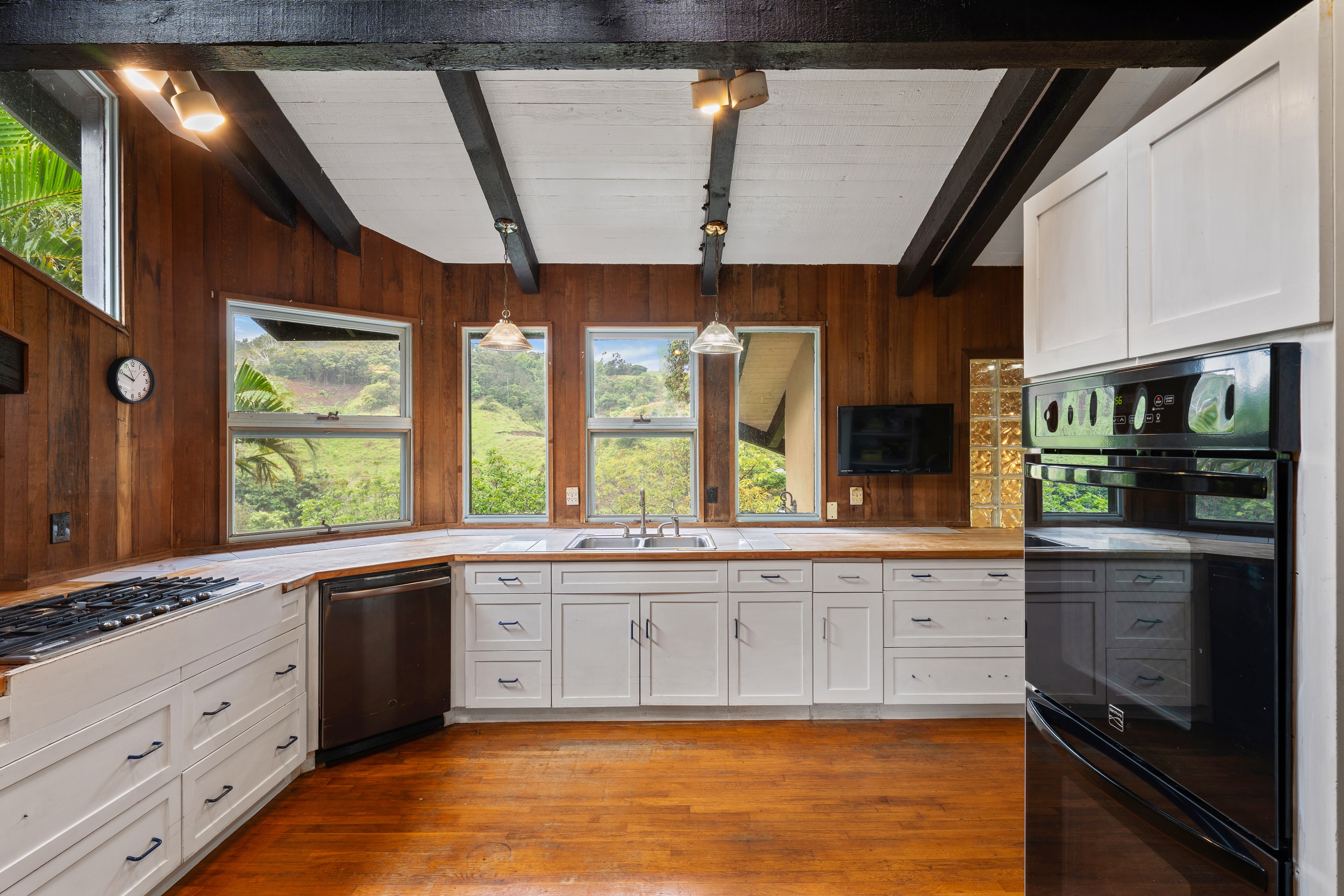 311 Awalau Road