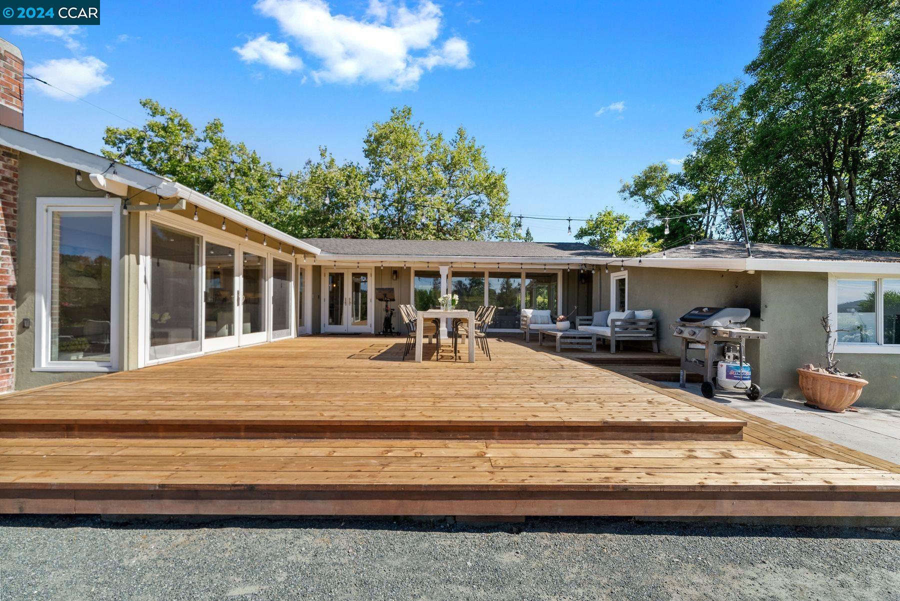 121 Overhill Rd