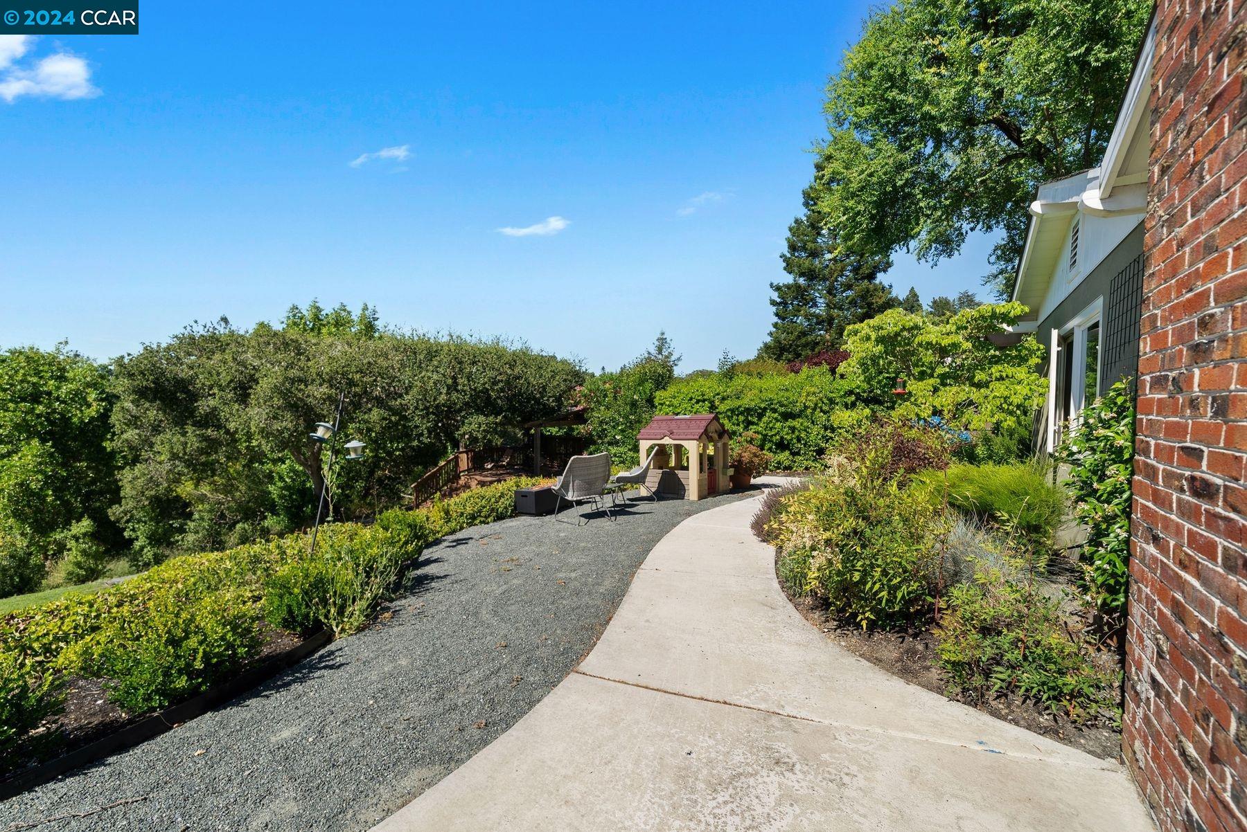 121 Overhill Rd