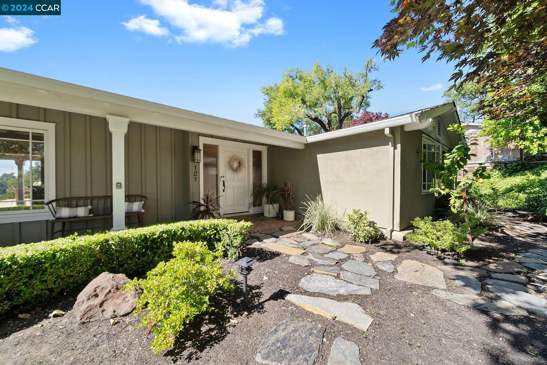 121 Overhill Rd