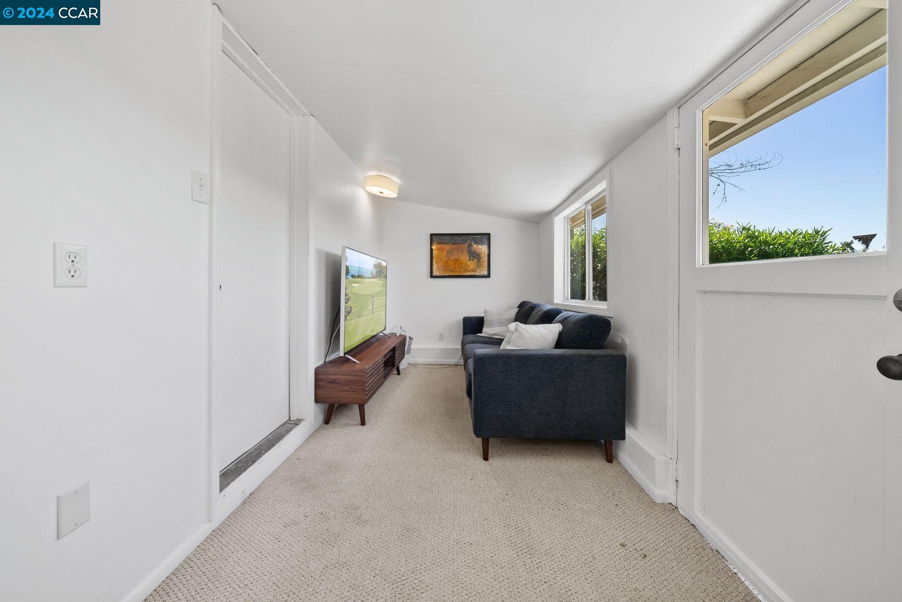 121 Overhill Rd