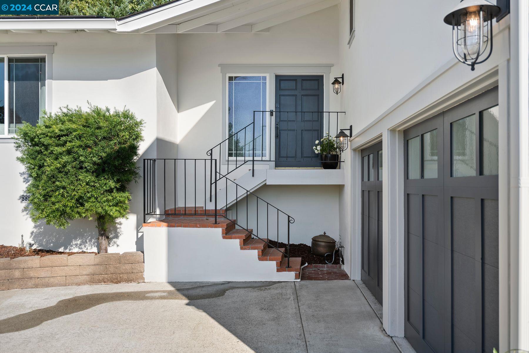 1068 Country Club Dr