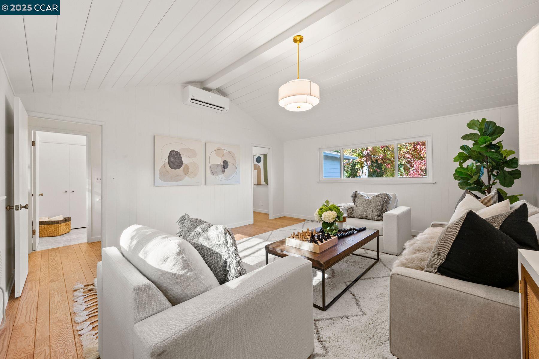 1021 Dolores Dr