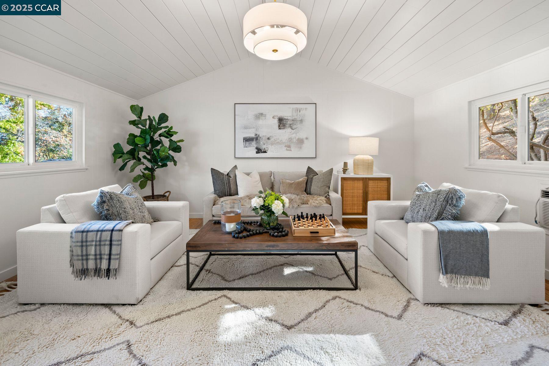 1021 Dolores Dr