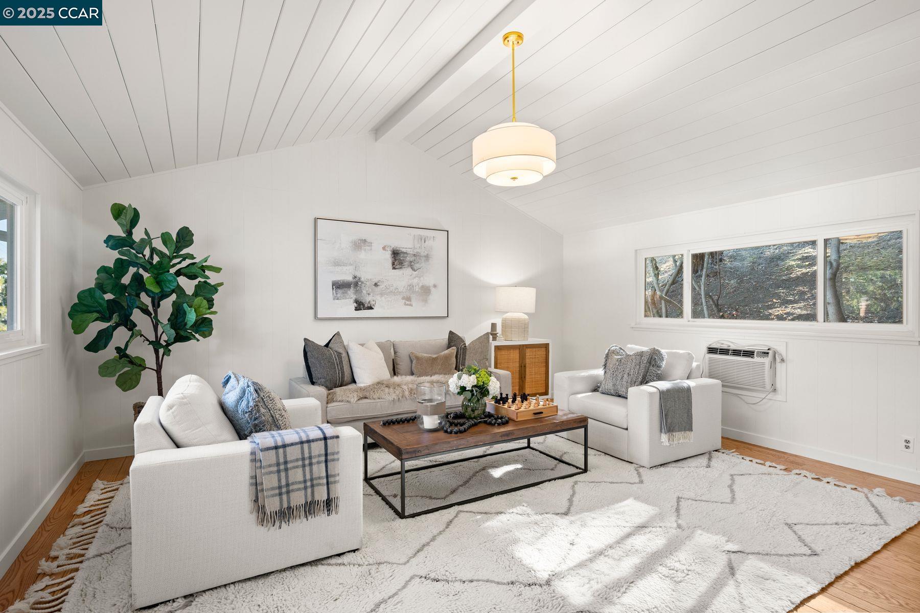1021 Dolores Dr