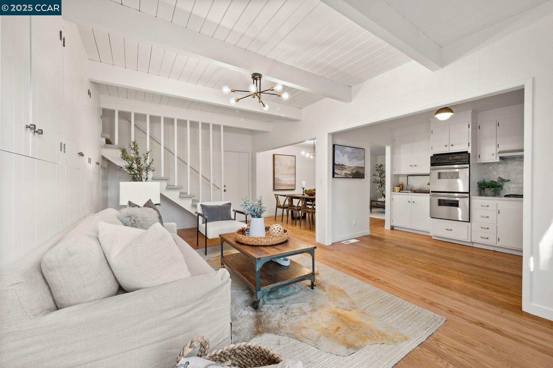 1021 Dolores Dr