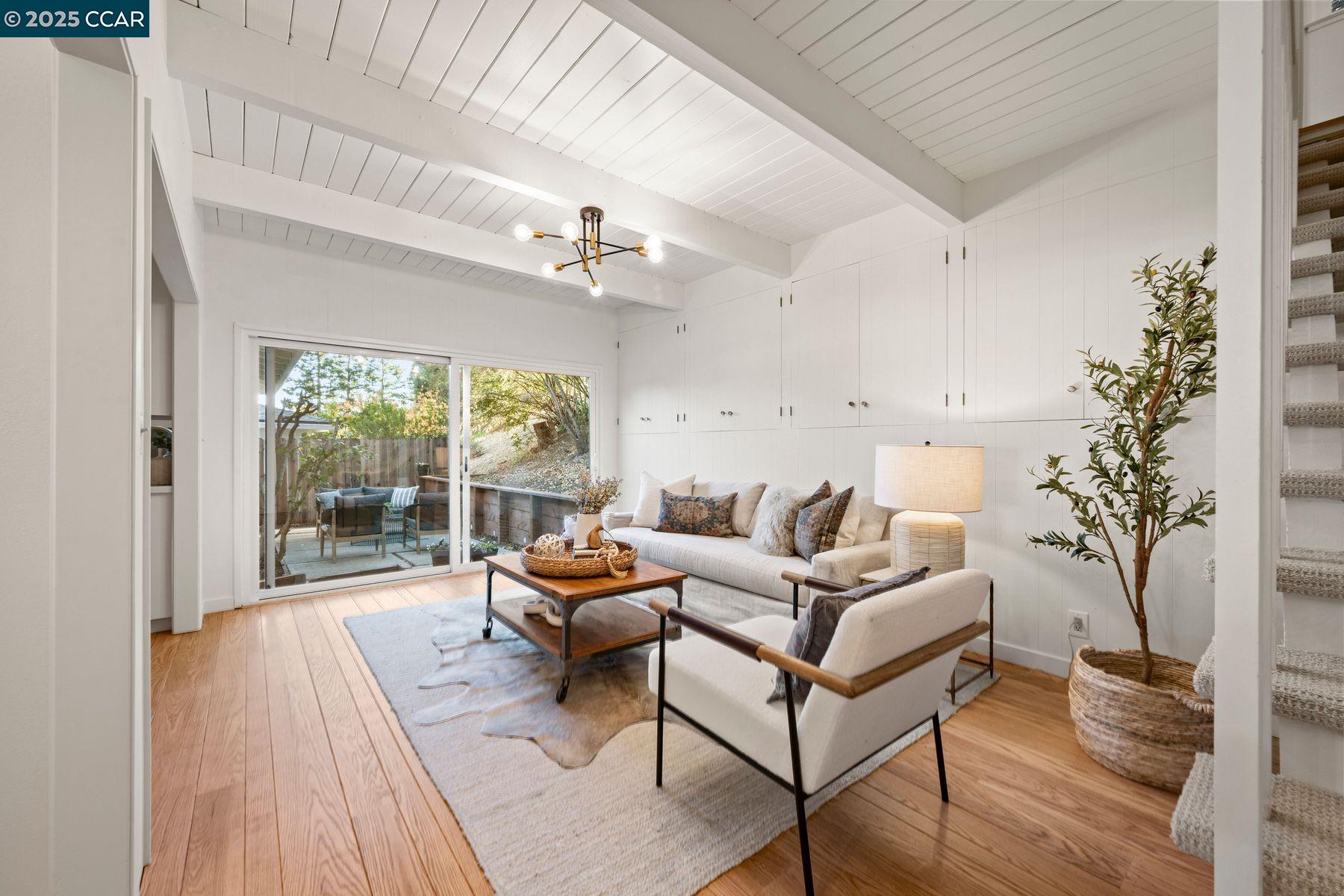 1021 Dolores Dr