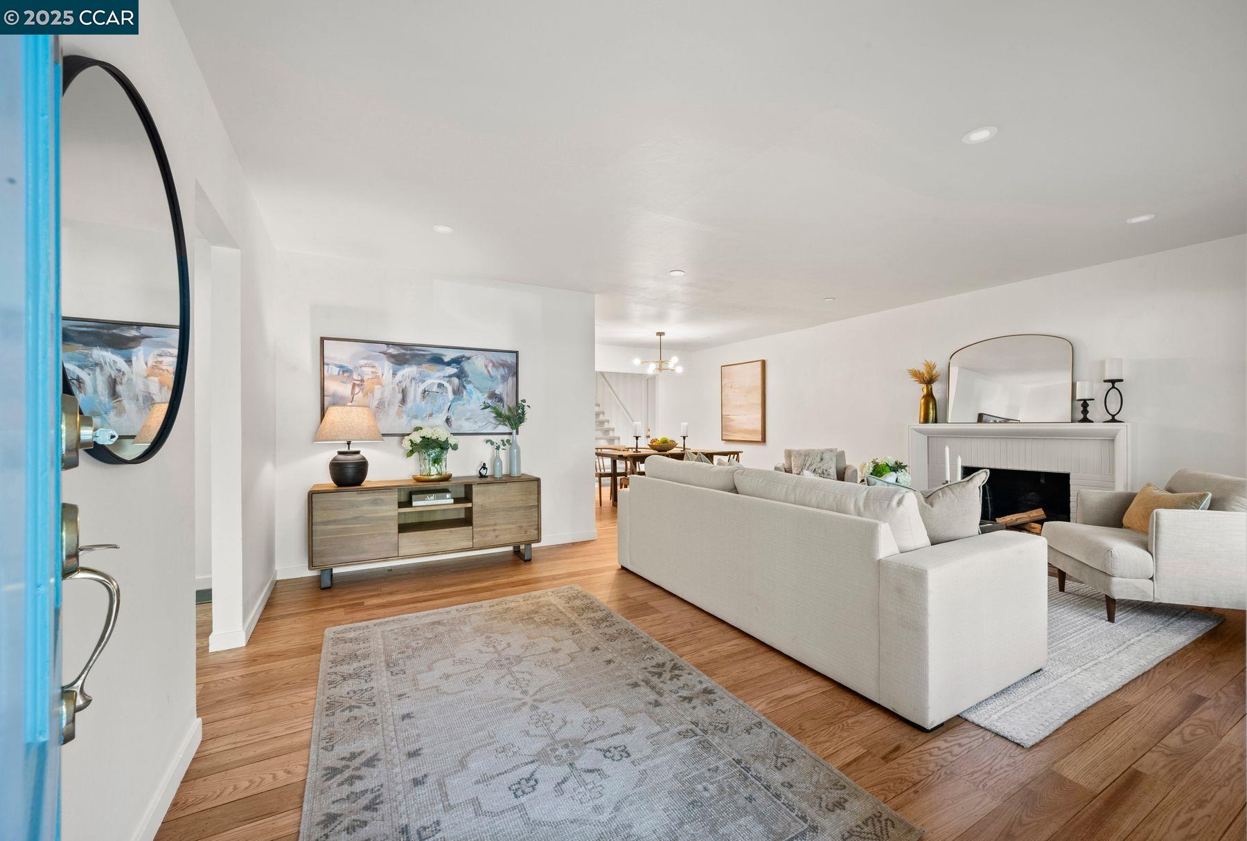 1021 Dolores Dr